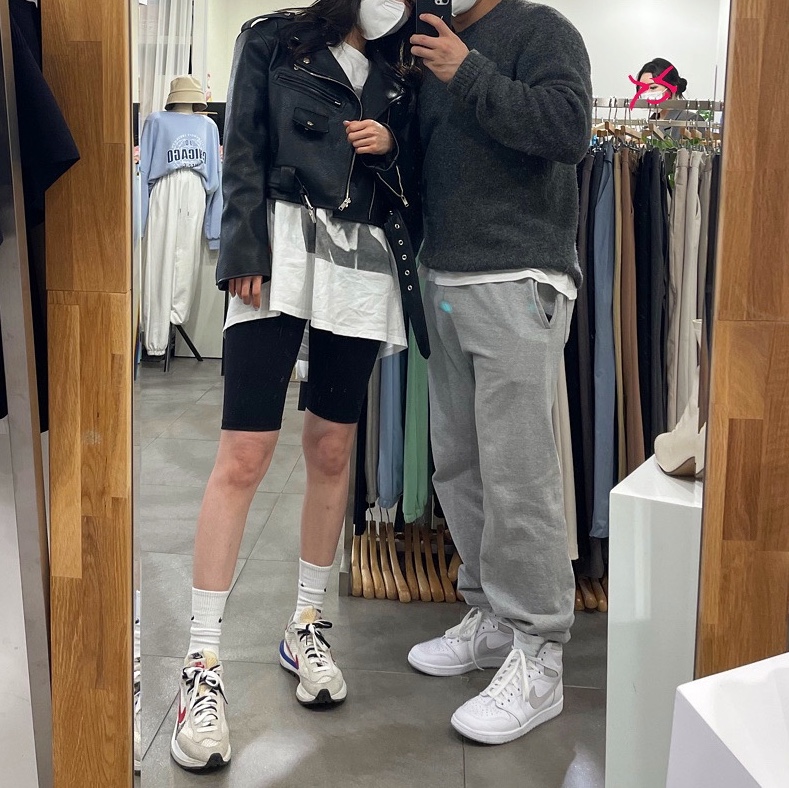 Jordan 1 High 85 Neutral Grey, Nike x Sacai VaporWaffle Royal Fuchsia 착용 스타일