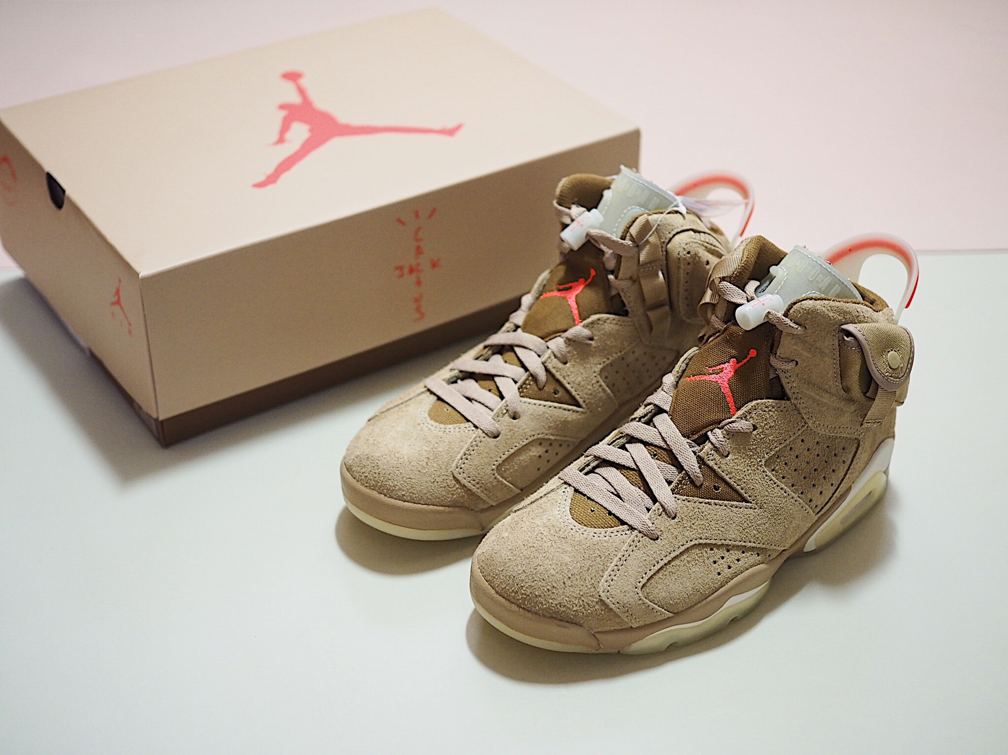 Jordan 6 x Travis Scott Retro SP British Khaki 착용 스타일 - 1