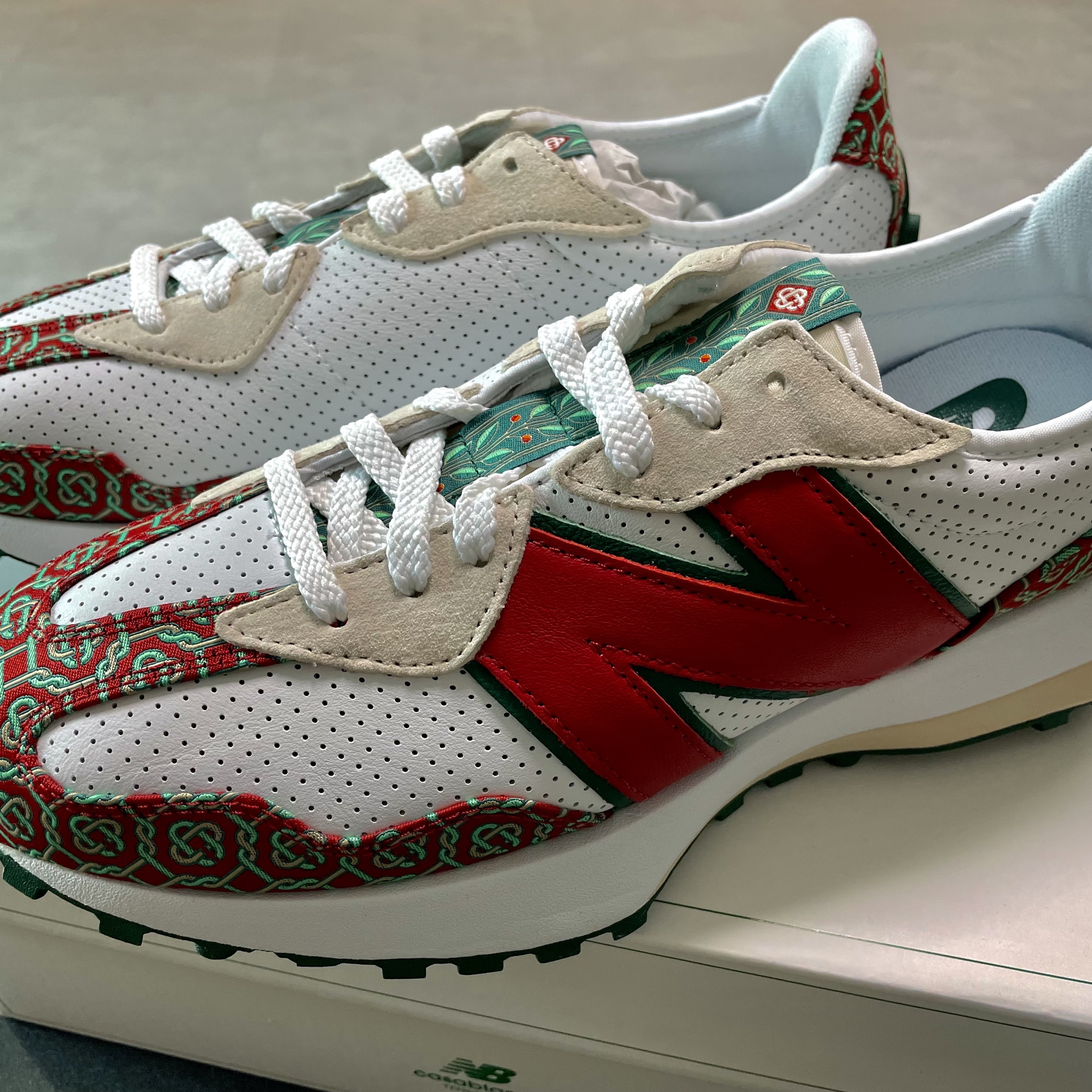 New Balance x Casablanca 327 Idealist Monogram Red Green 착용 스타일