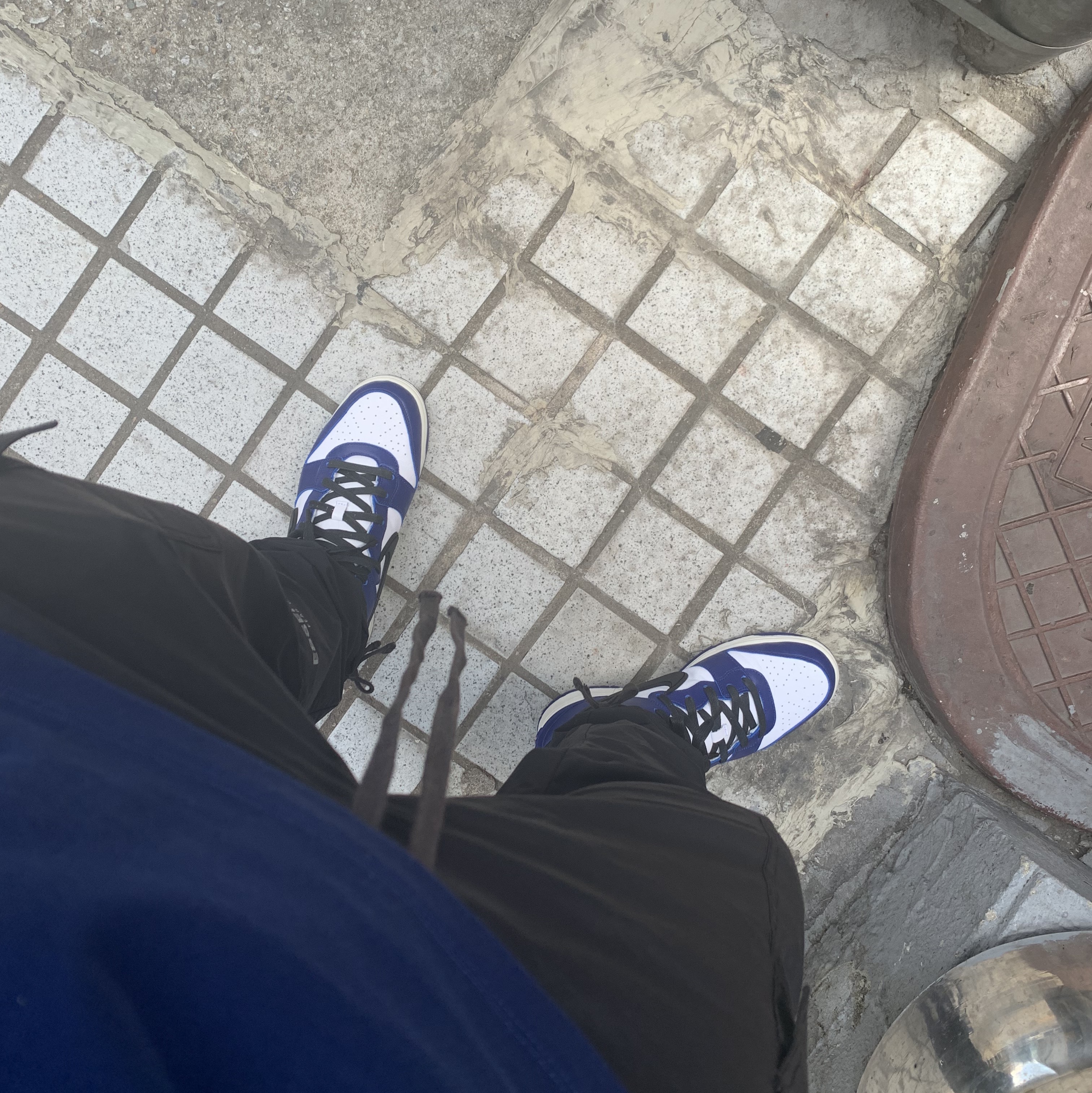 Nike x Ambush Dunk High Deep Royal Blue, Nike x Drake Nocta Cardinal Stock Essential T-Shirt Navy - US/EU 착용 스타일