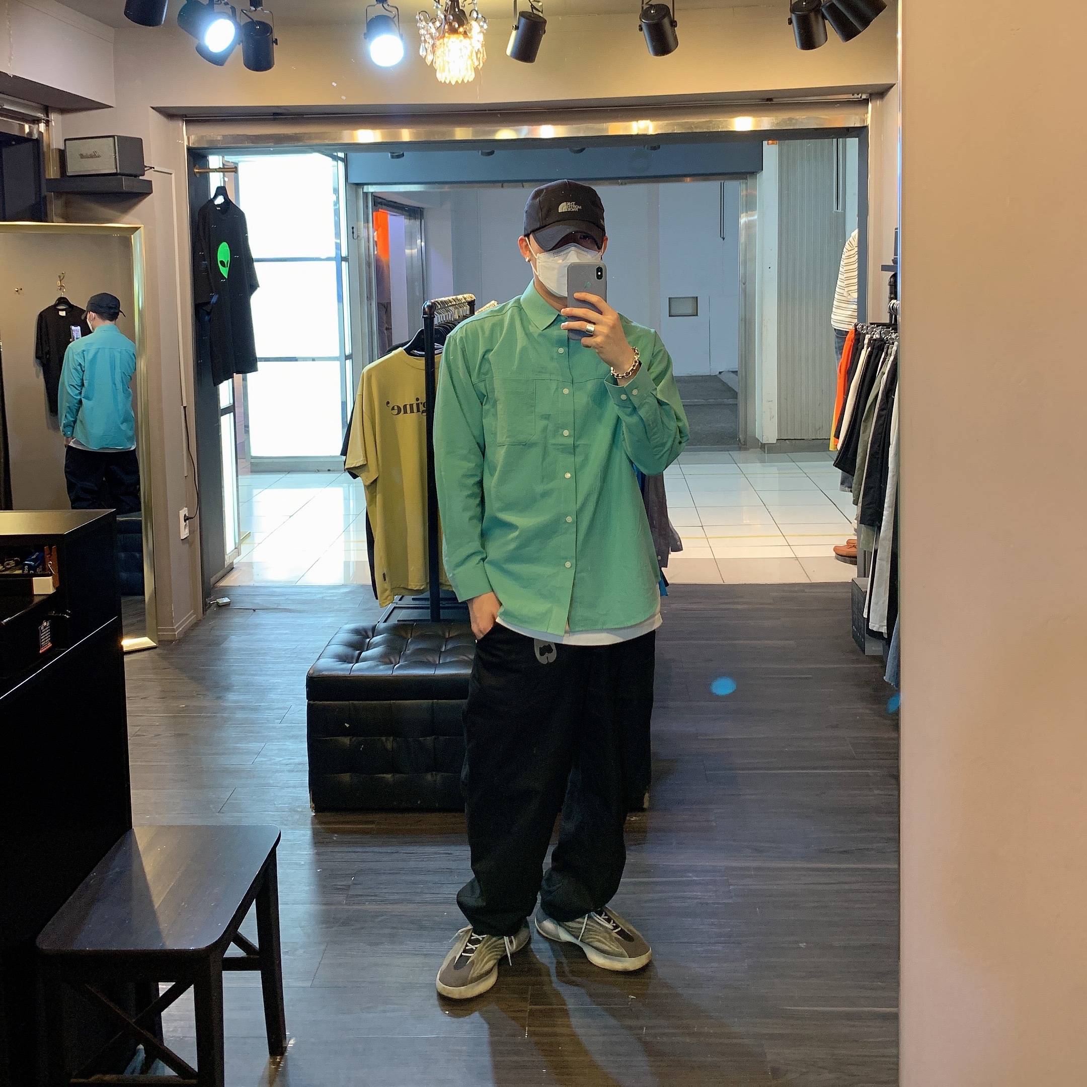 Adidas Yeezy QNTM Barium 착용 스타일 - 3