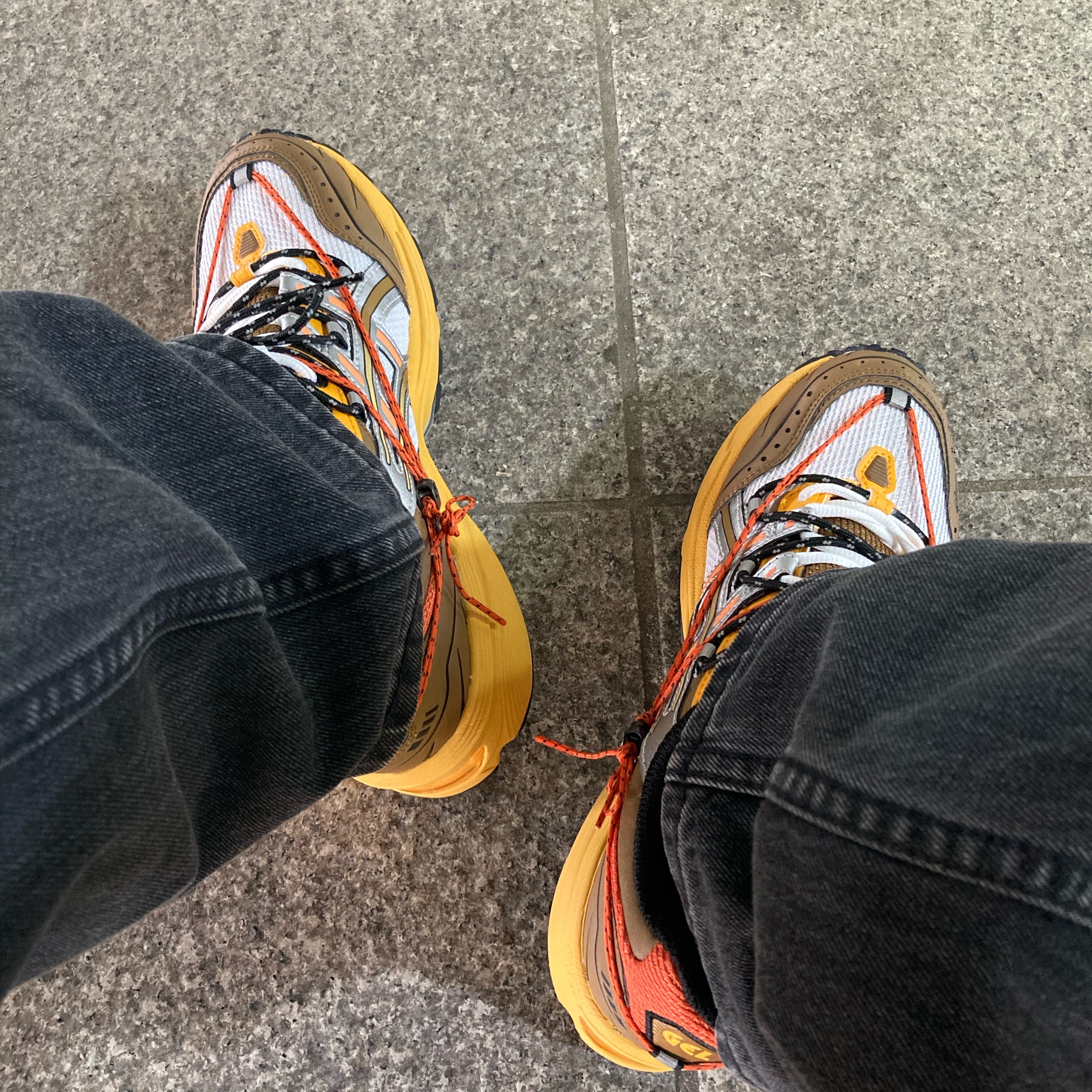 Asics x Andersson Bell Gel-1090 White Orange 착용 스타일