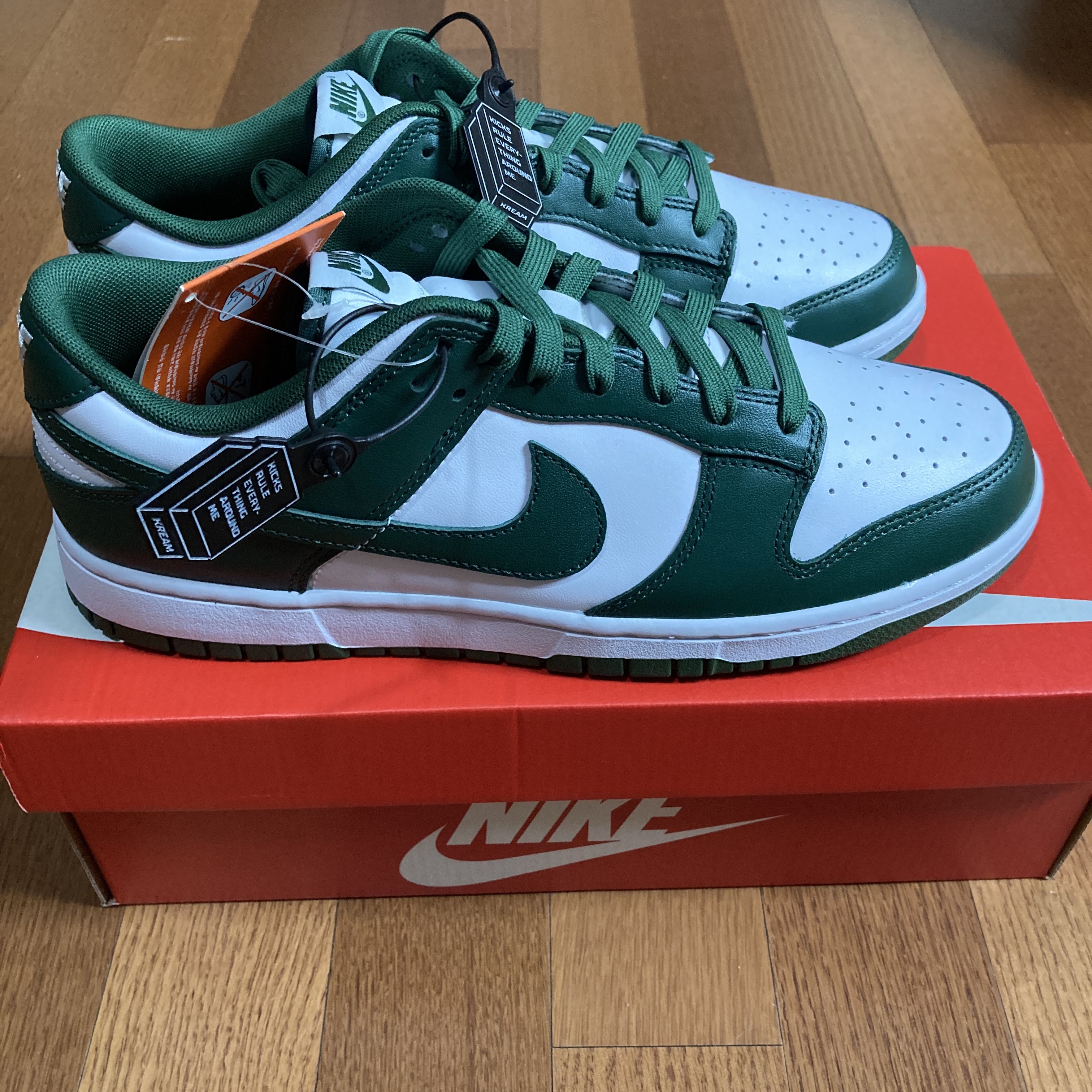 Nike Dunk Low Retro Varsity Green 착용 스타일