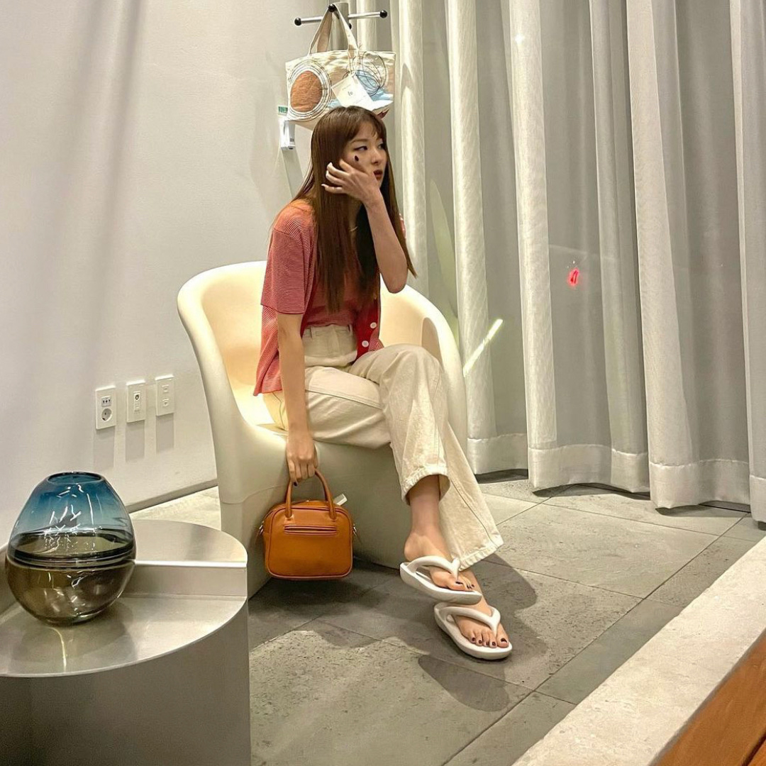 New Balance x Taw&Toe Flip Flop Ivory 착용 스타일 - 3