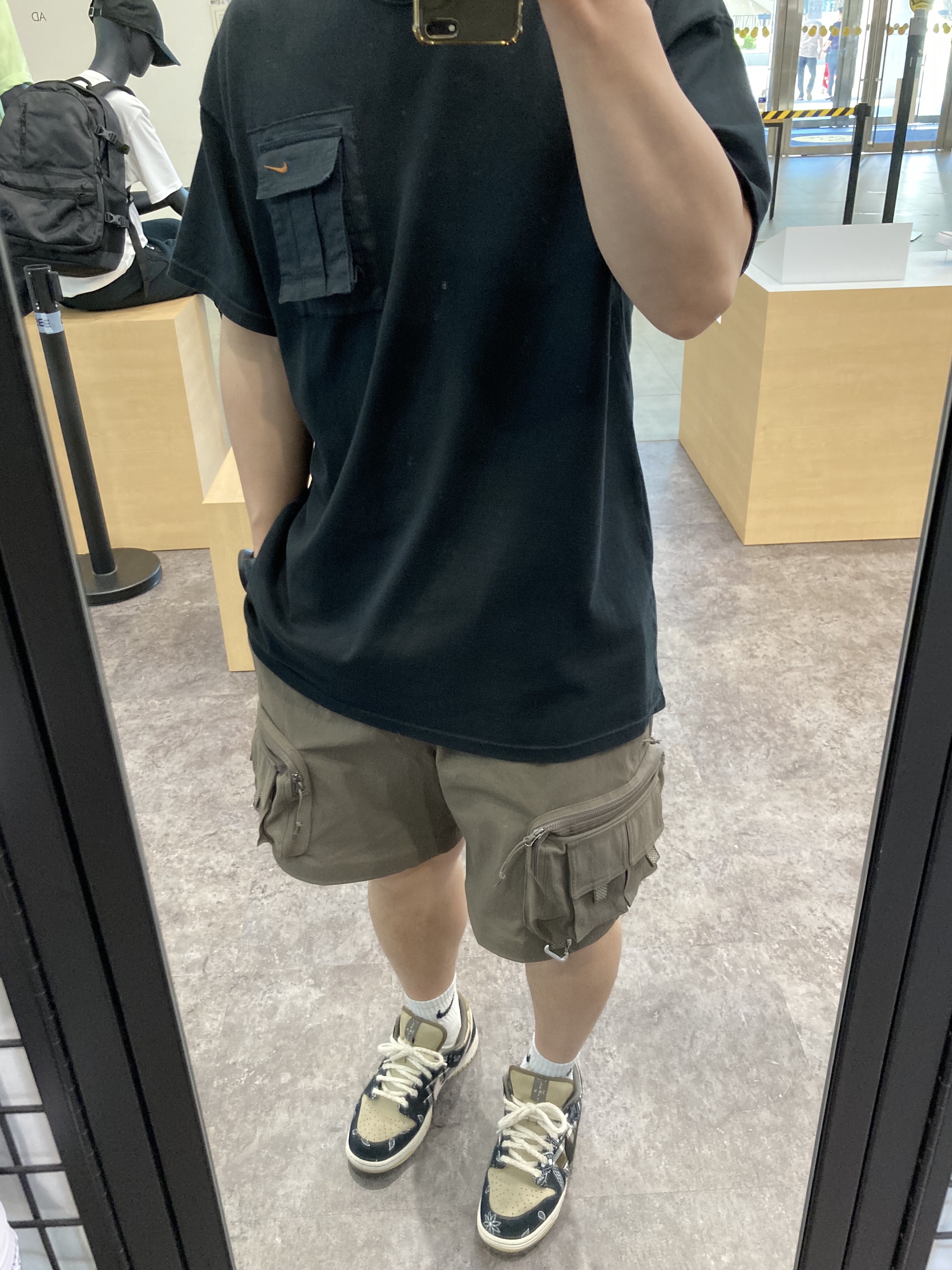 Nike x Travis Scott SB Dunk Low, Nike ACG Cargo Shorts Ironstone - Asia 착용 스타일