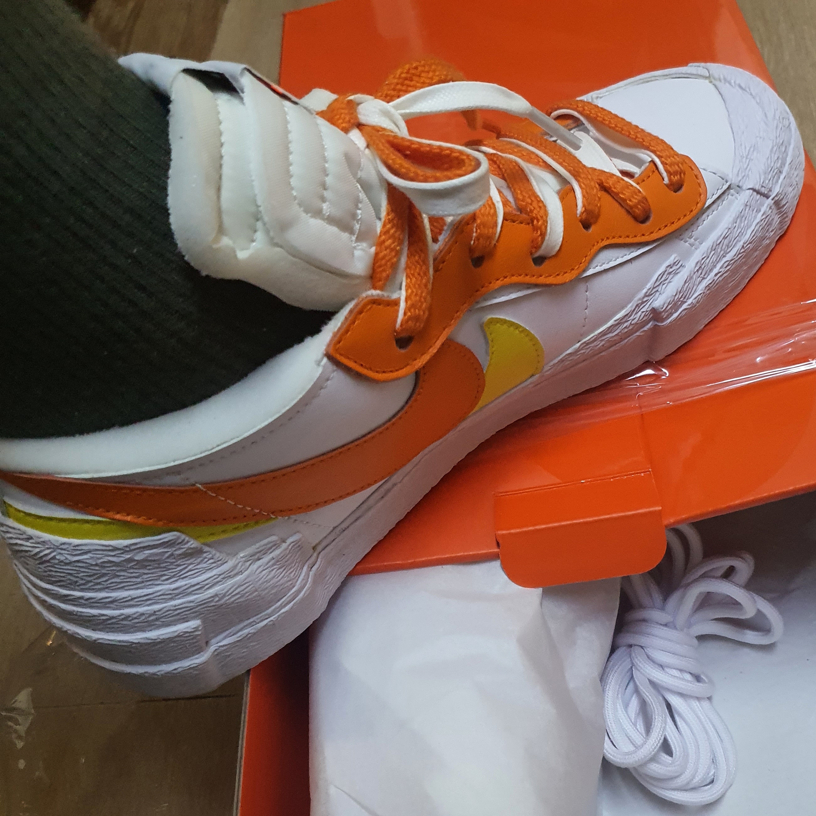 Nike x Sacai Blazer Low Magma Orange 착용 스타일 - 1