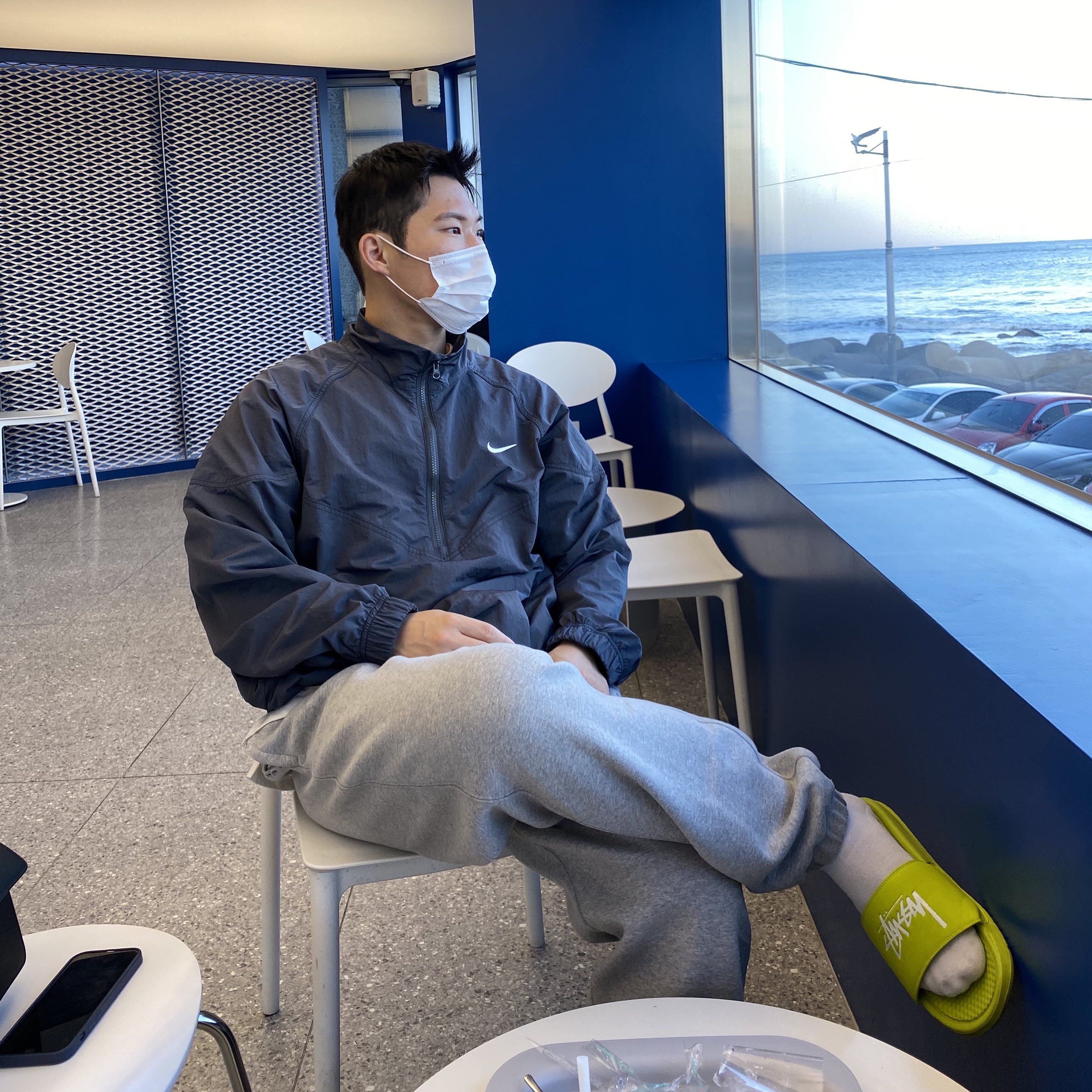 Nike x Stussy Windrunner Jacket Off Noir, Nike x Stussy NRG BR Fleece Pants Grey 착용 스타일