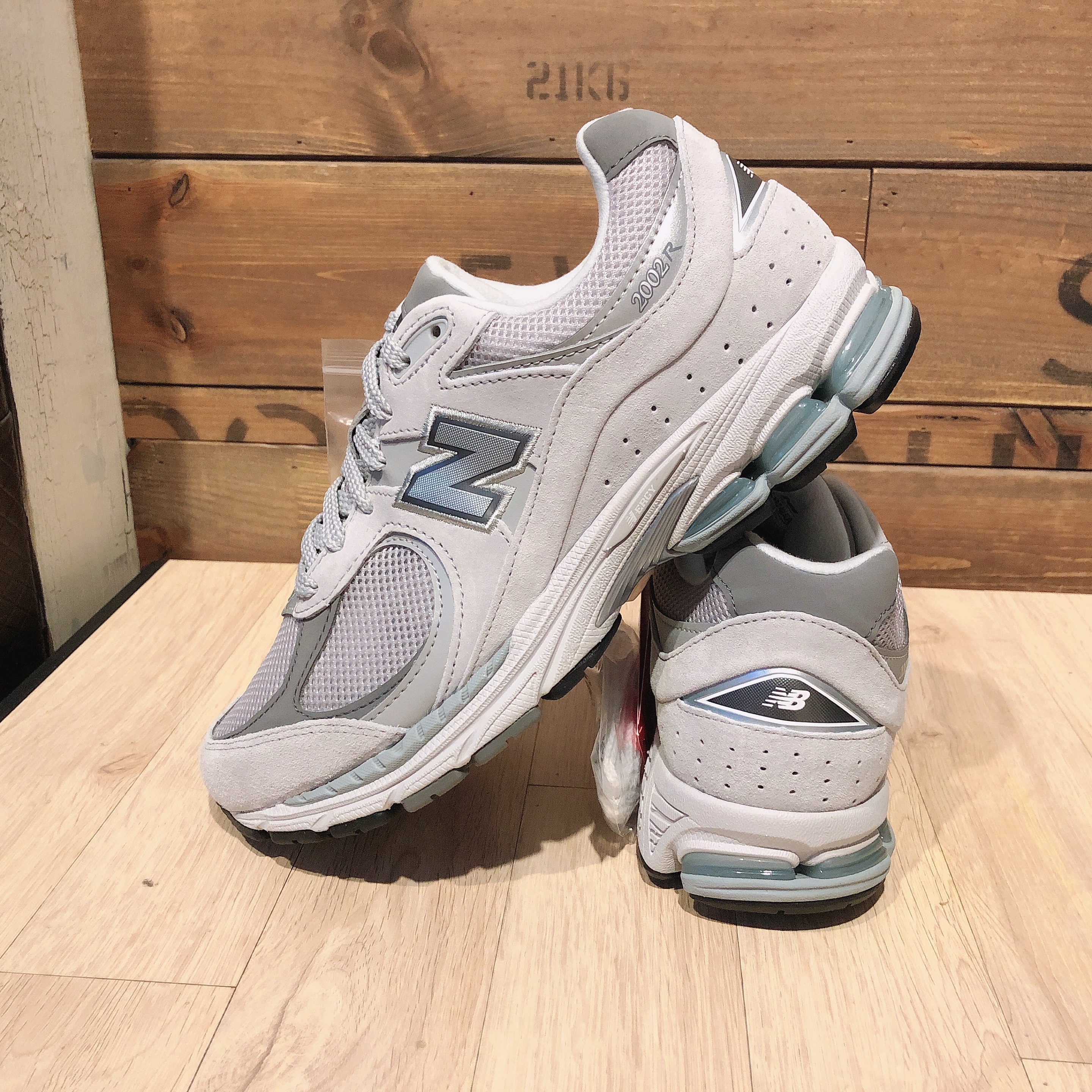 New Balance 2002R T2 Gray 착용 스타일 - 4