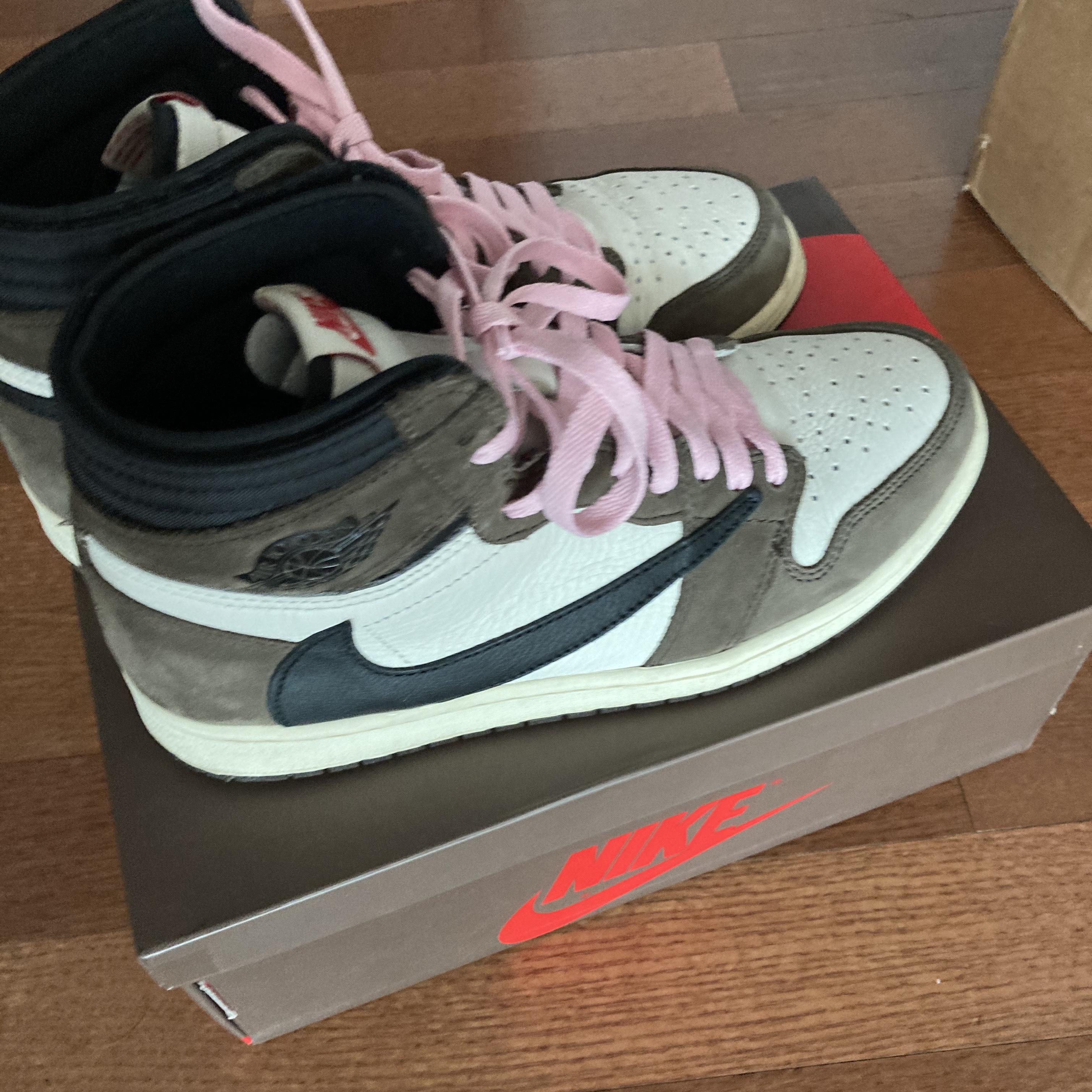 Jordan 1 x Travis Scott Retro High OG SP Mocha 착용 스타일