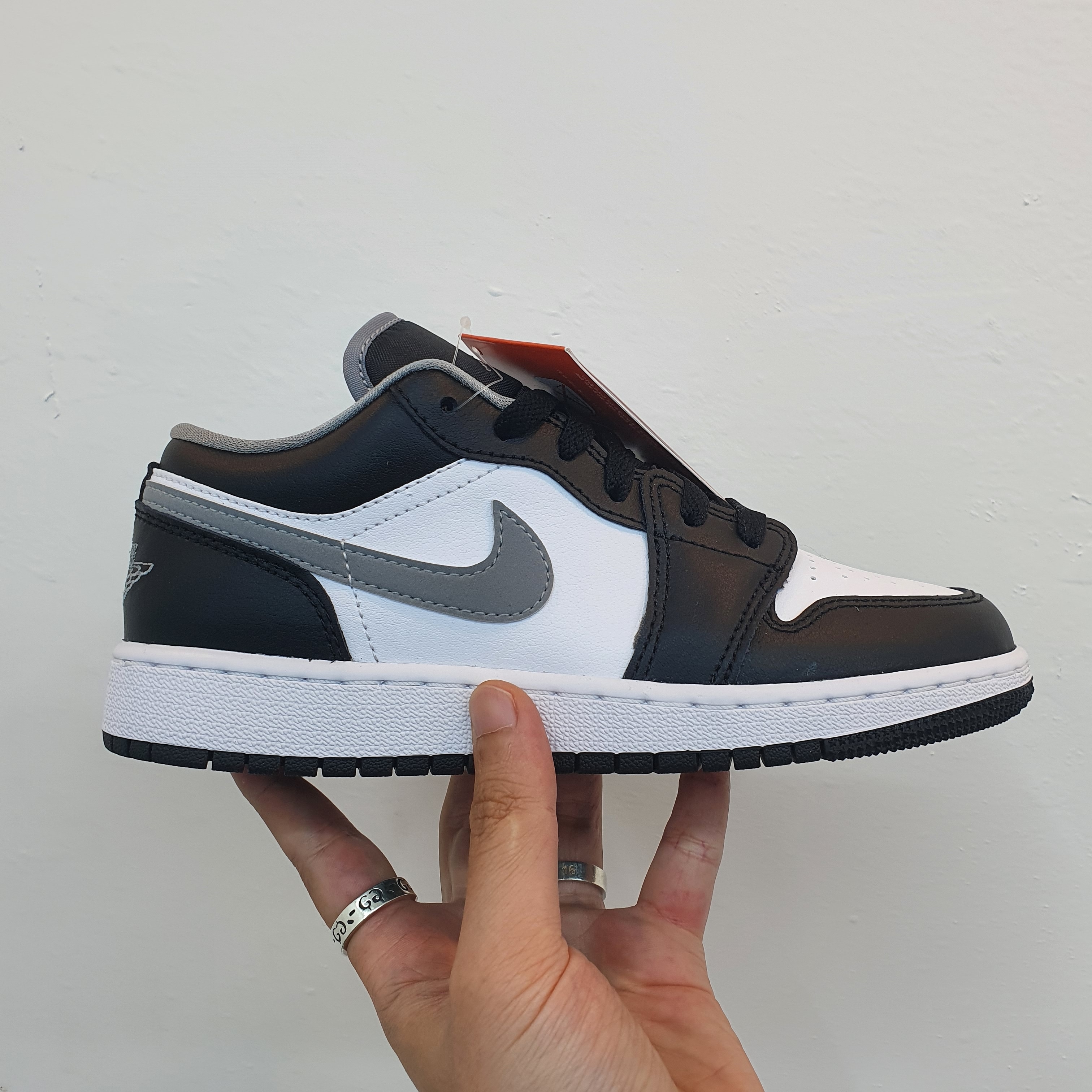(GS) Jordan 1 Low Black Particle Grey 착용 스타일