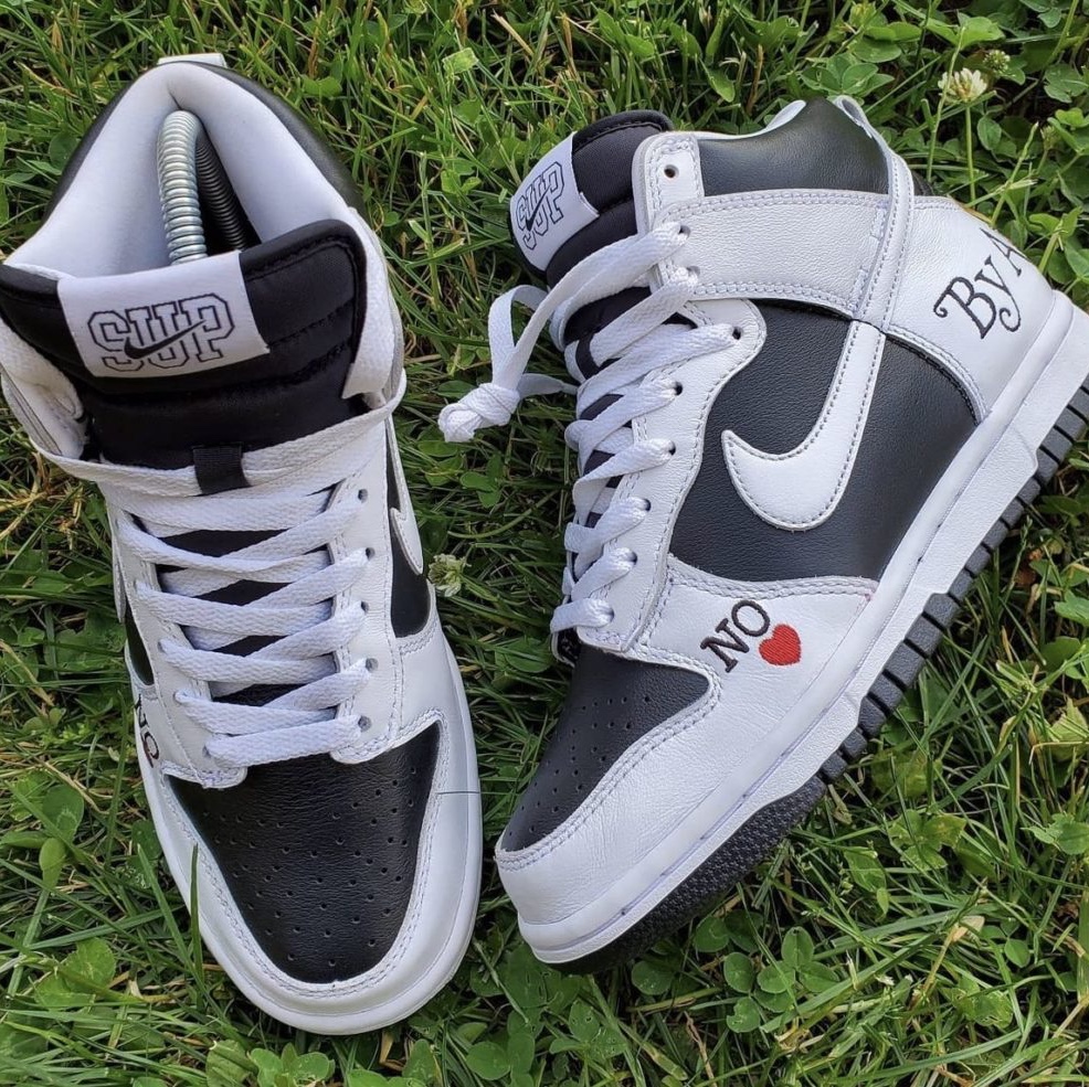Nike x Supreme SB Dunk Low Black 착용 스타일 - 2