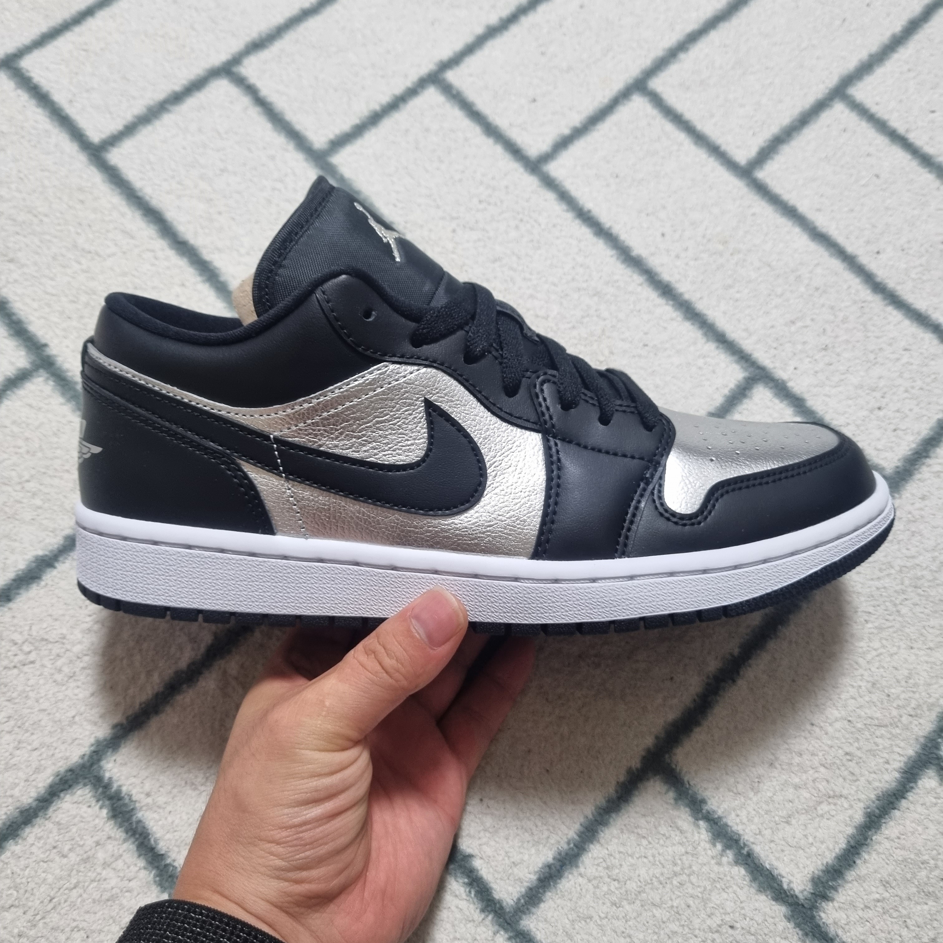 (W) Jordan 1 Low SE Silver Toe 착용 스타일 - 2