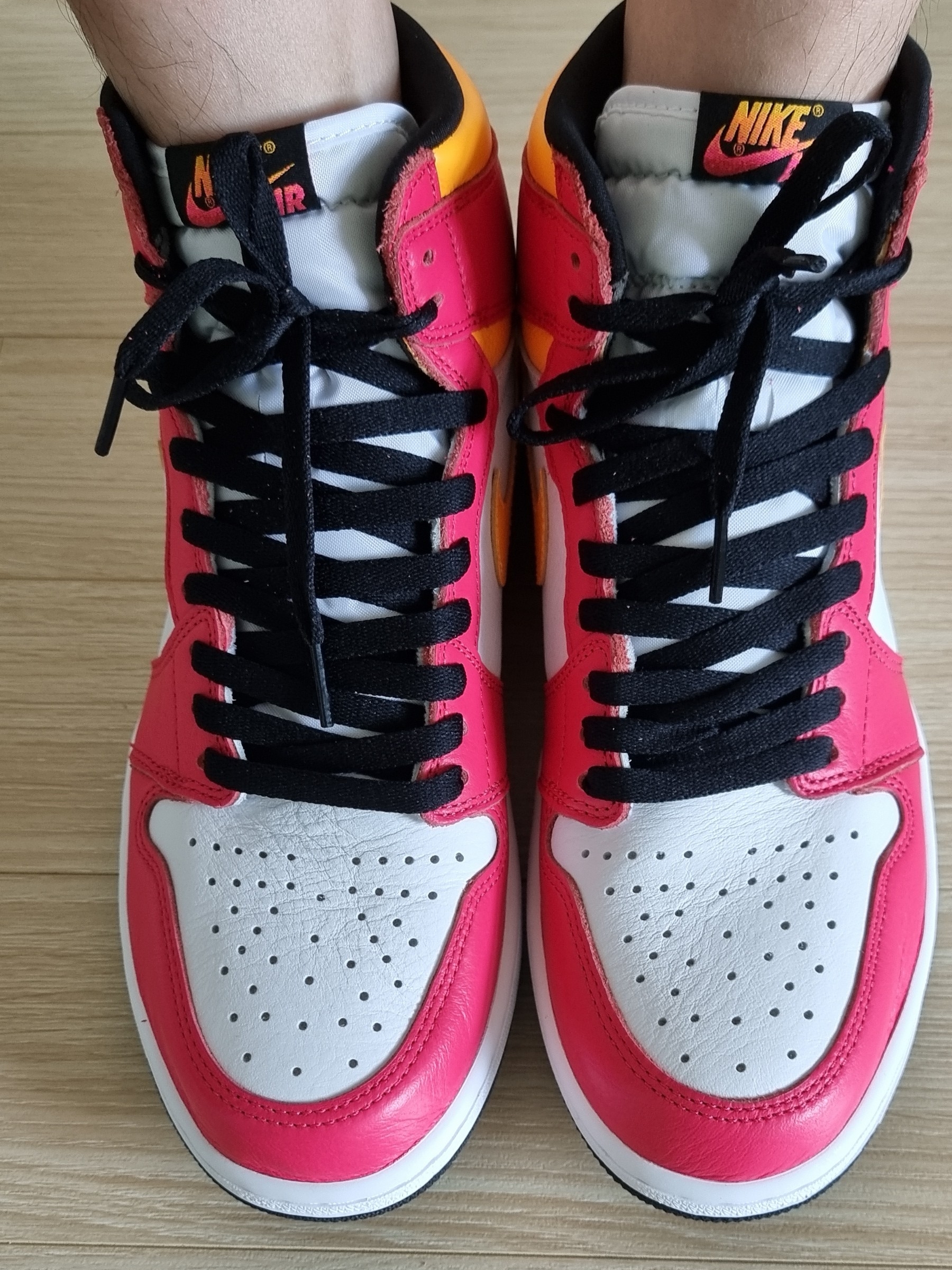 Jordan 1 Retro High OG Light Fusion Red 착용 스타일 - 1