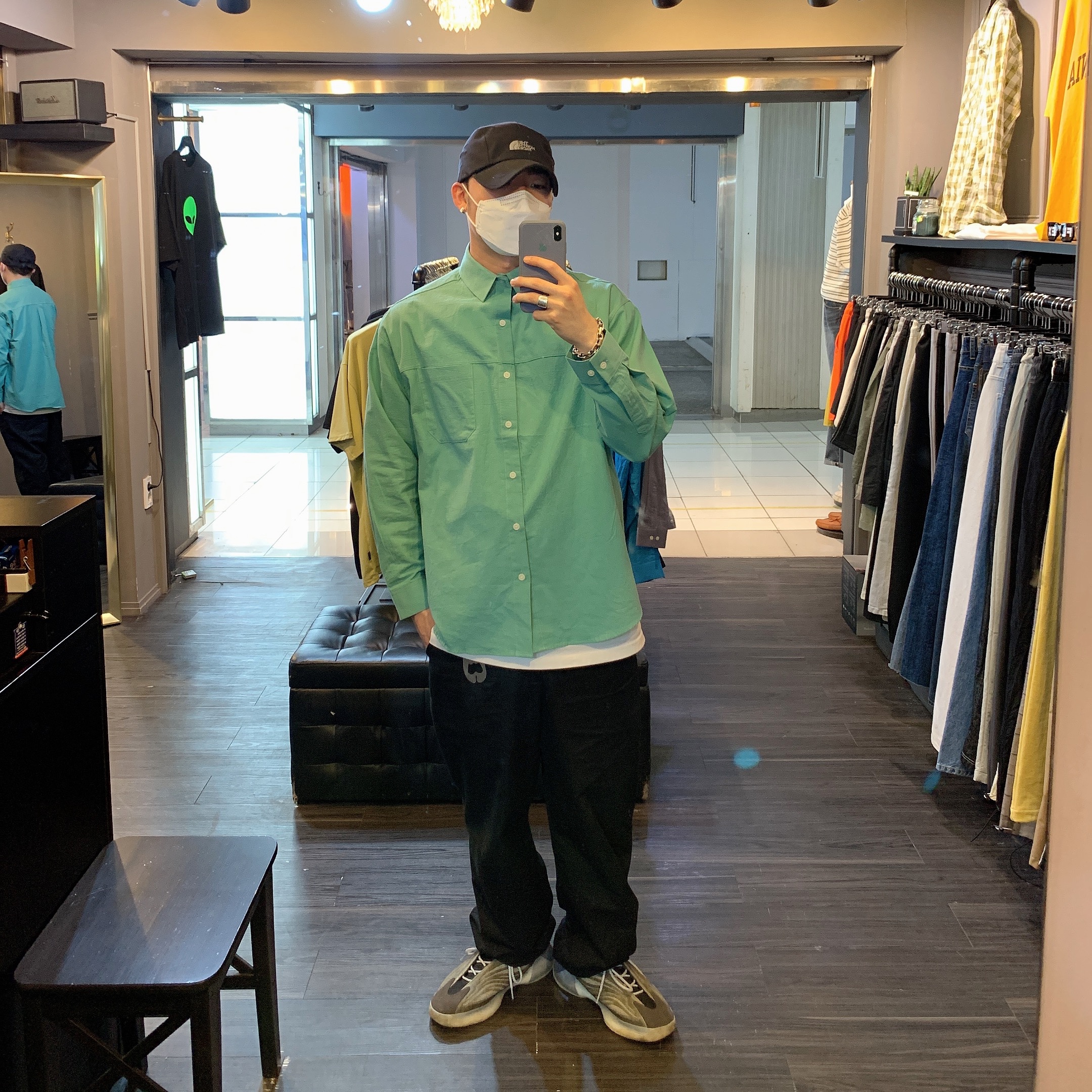 Adidas Yeezy QNTM Barium 착용 스타일 - 2