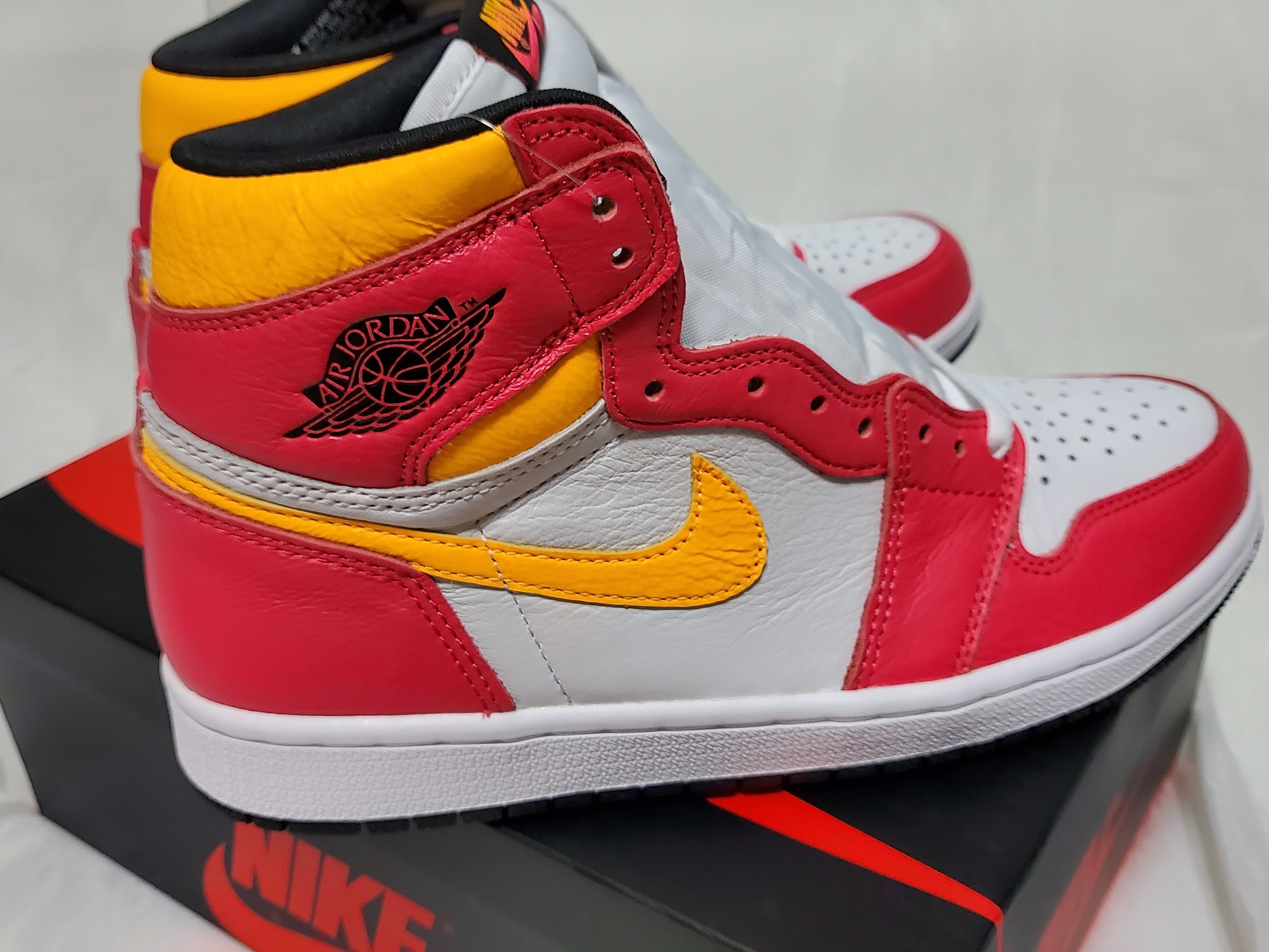 Jordan 1 Retro High OG Light Fusion Red 착용 스타일 - 1