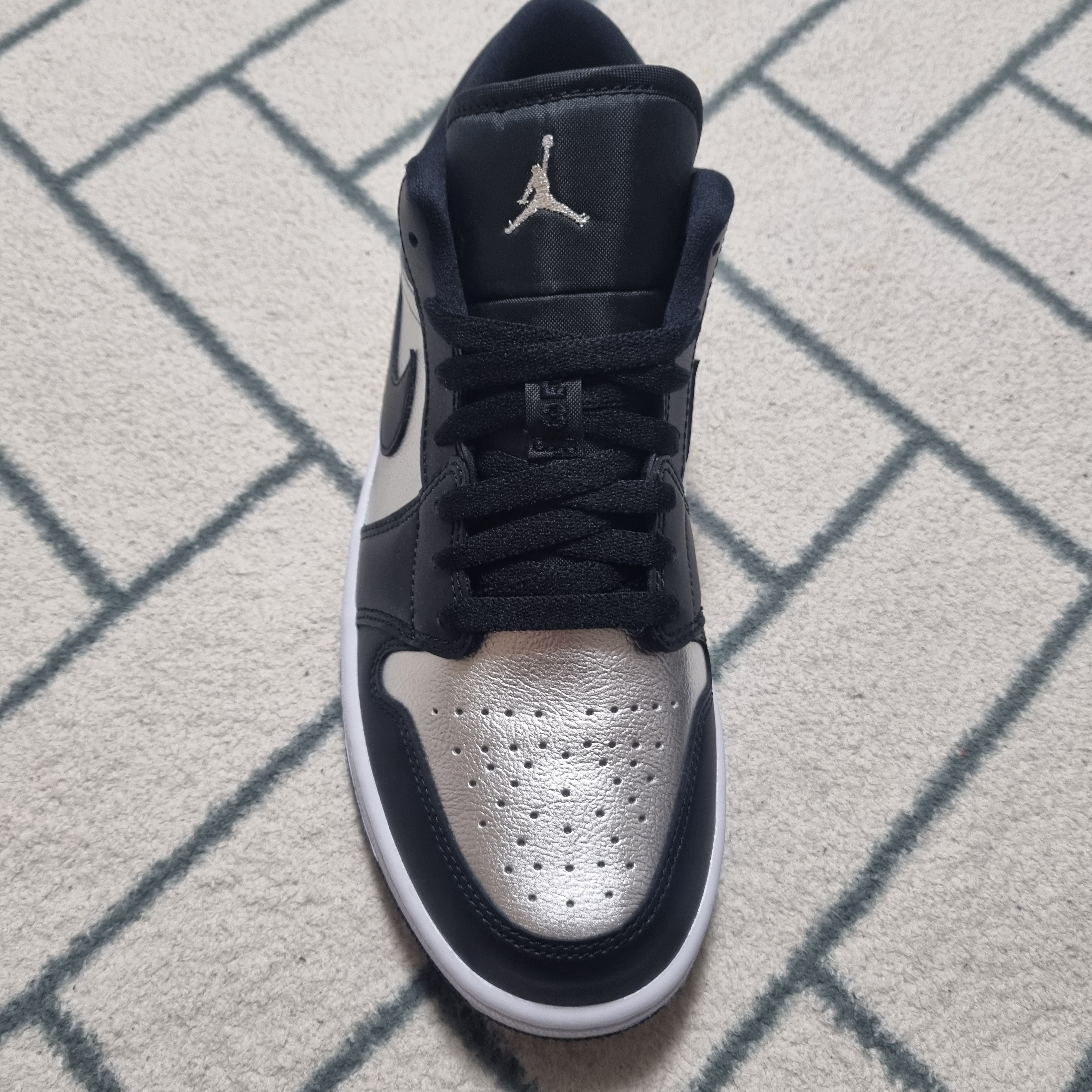 (W) Jordan 1 Low SE Silver Toe 착용 스타일 - 1