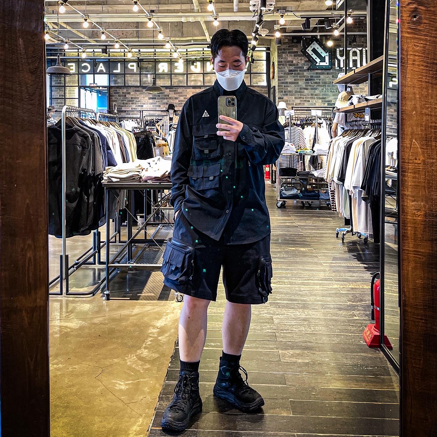 Nike ACG Devastation Trail Work Shirt Black - Asia, Nike ACG Cargo Shorts Black - Asia 착용 스타일 - 1