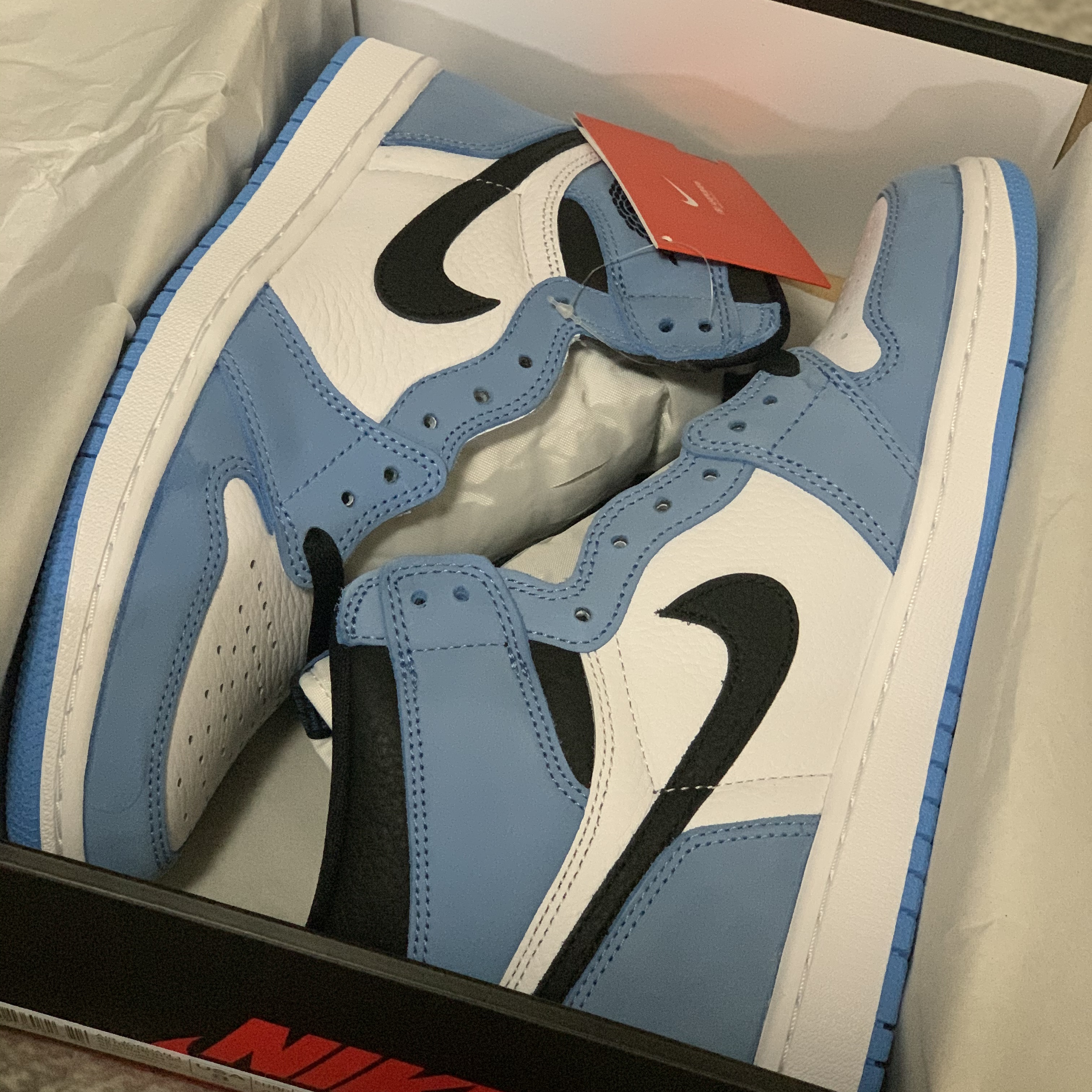 Jordan 1 Retro High OG University Blue 착용 스타일