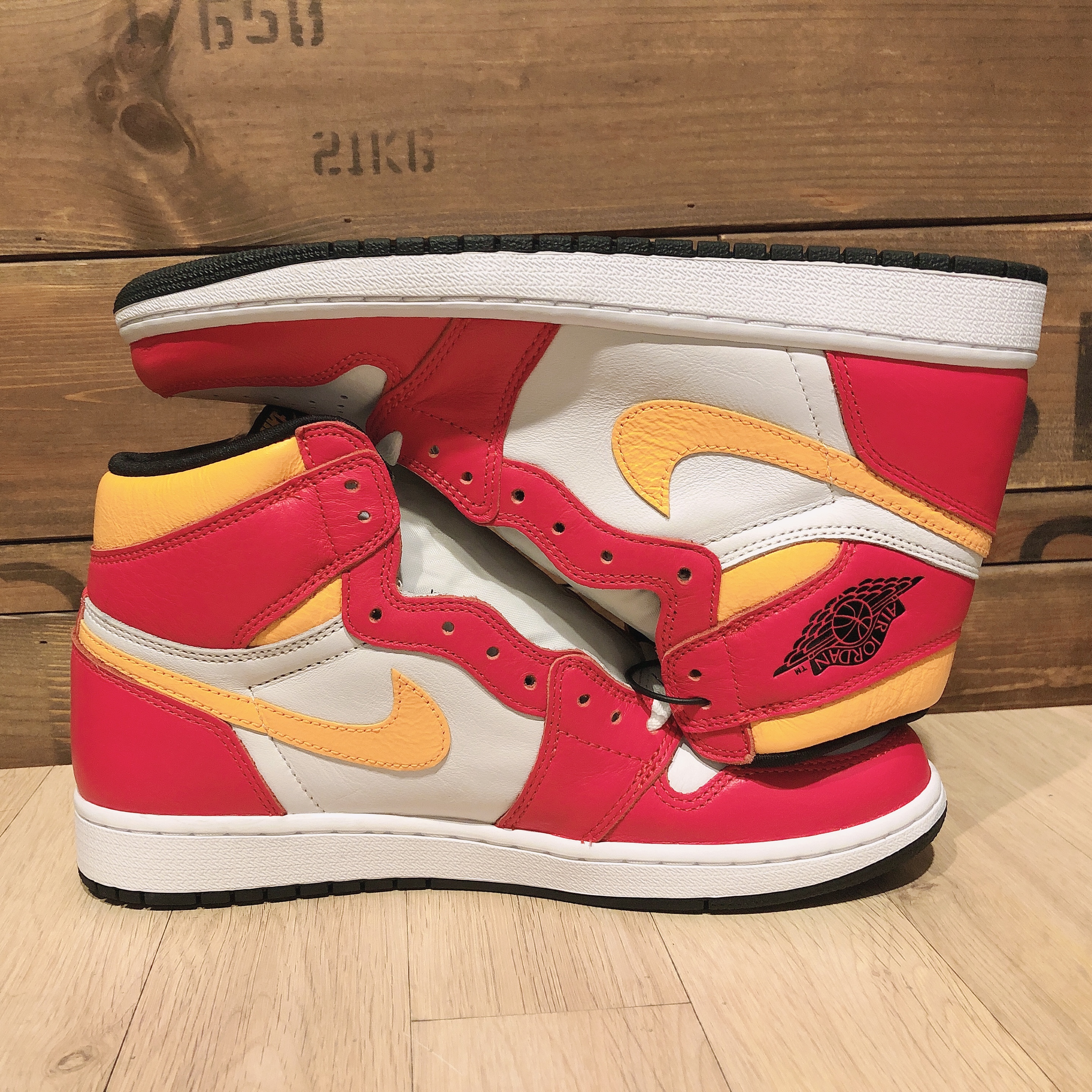 Jordan 1 Retro High OG Light Fusion Red 착용 스타일 - 1
