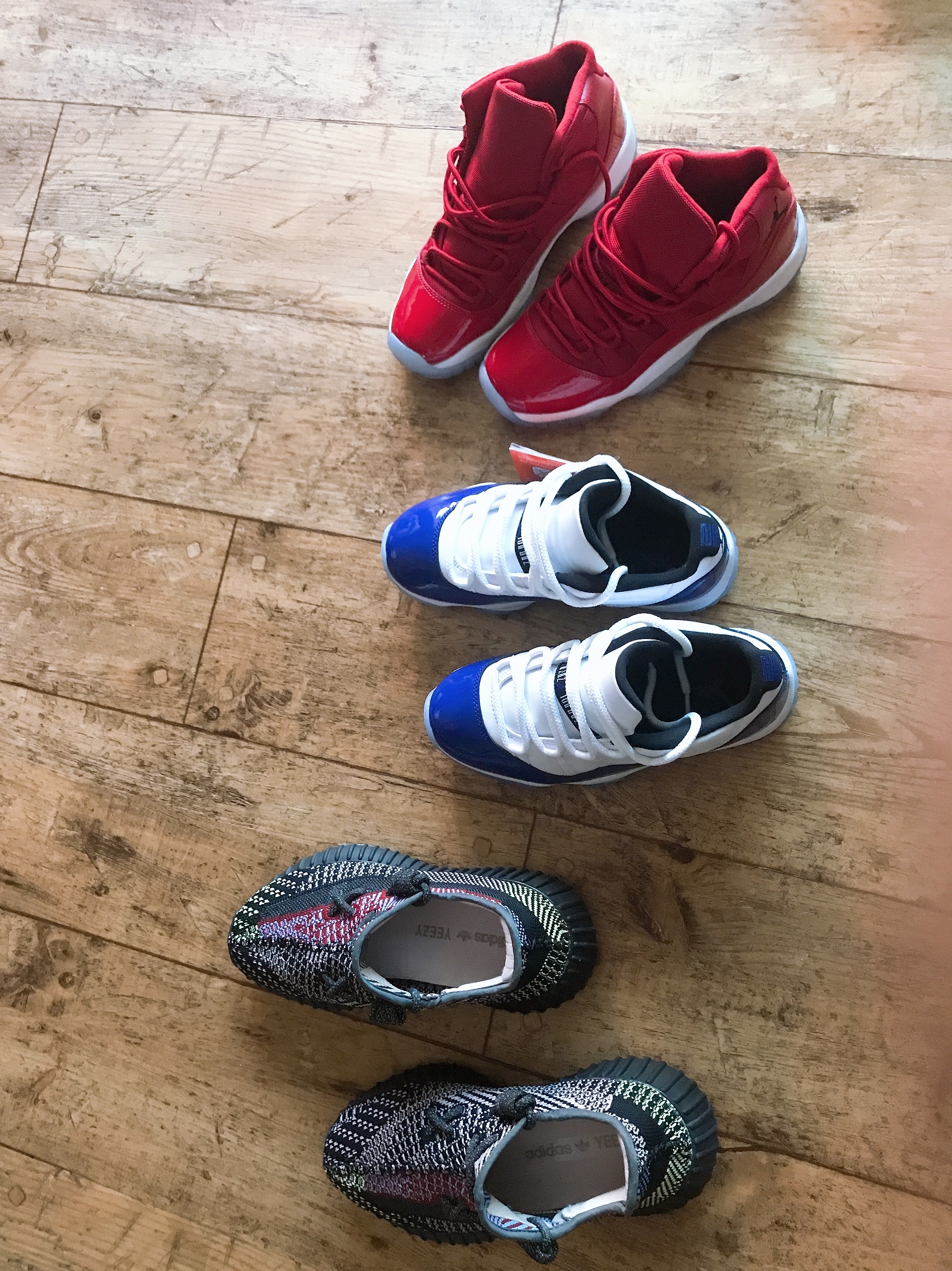 Adidas Yeezy Boost 350 V2 Yecheil - Non-Reflective, Jordan 11 Retro Win Like 96 Gym Red 착용 스타일