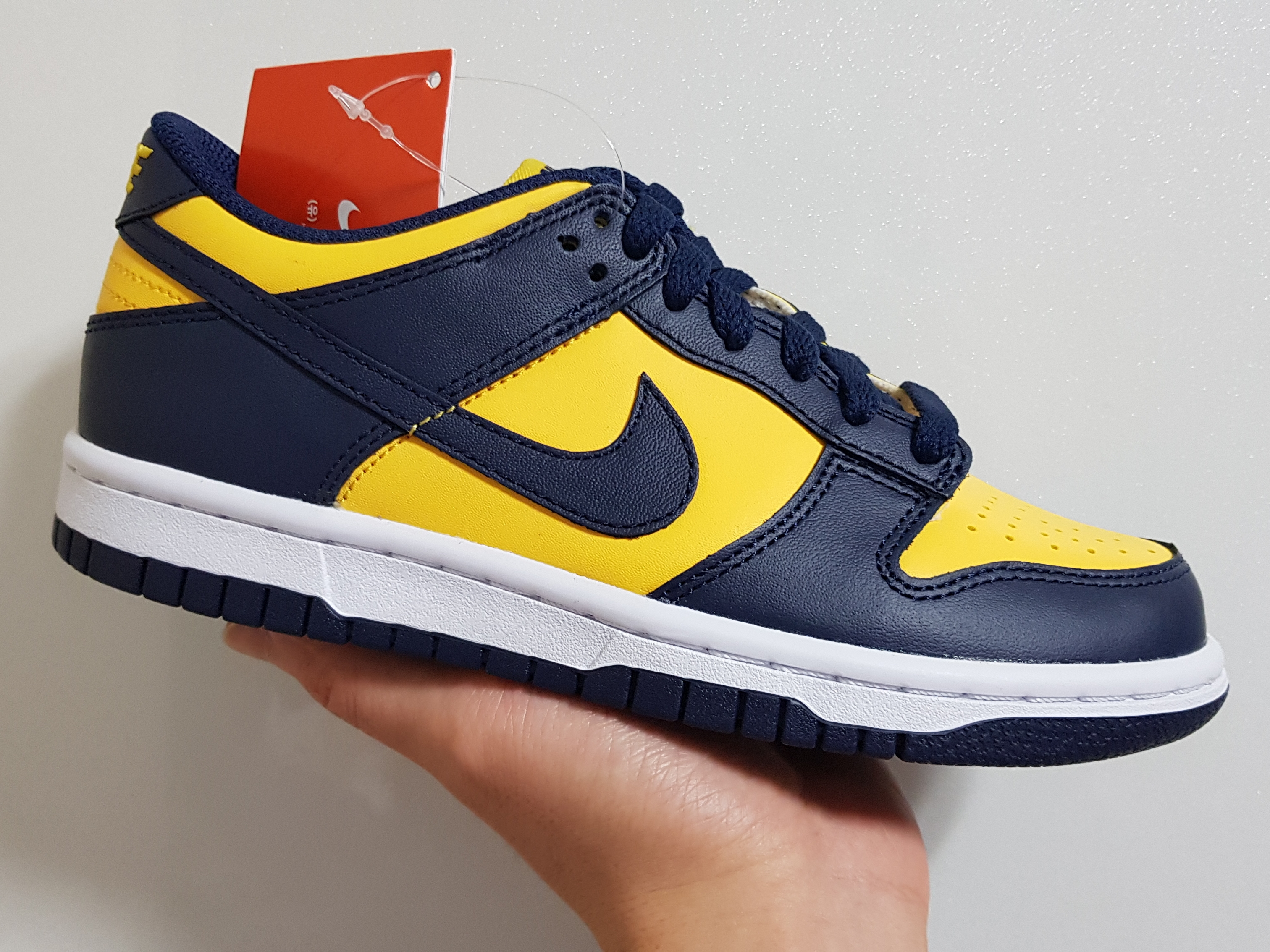 (GS) Nike Dunk Low Varsity Maize 착용 스타일