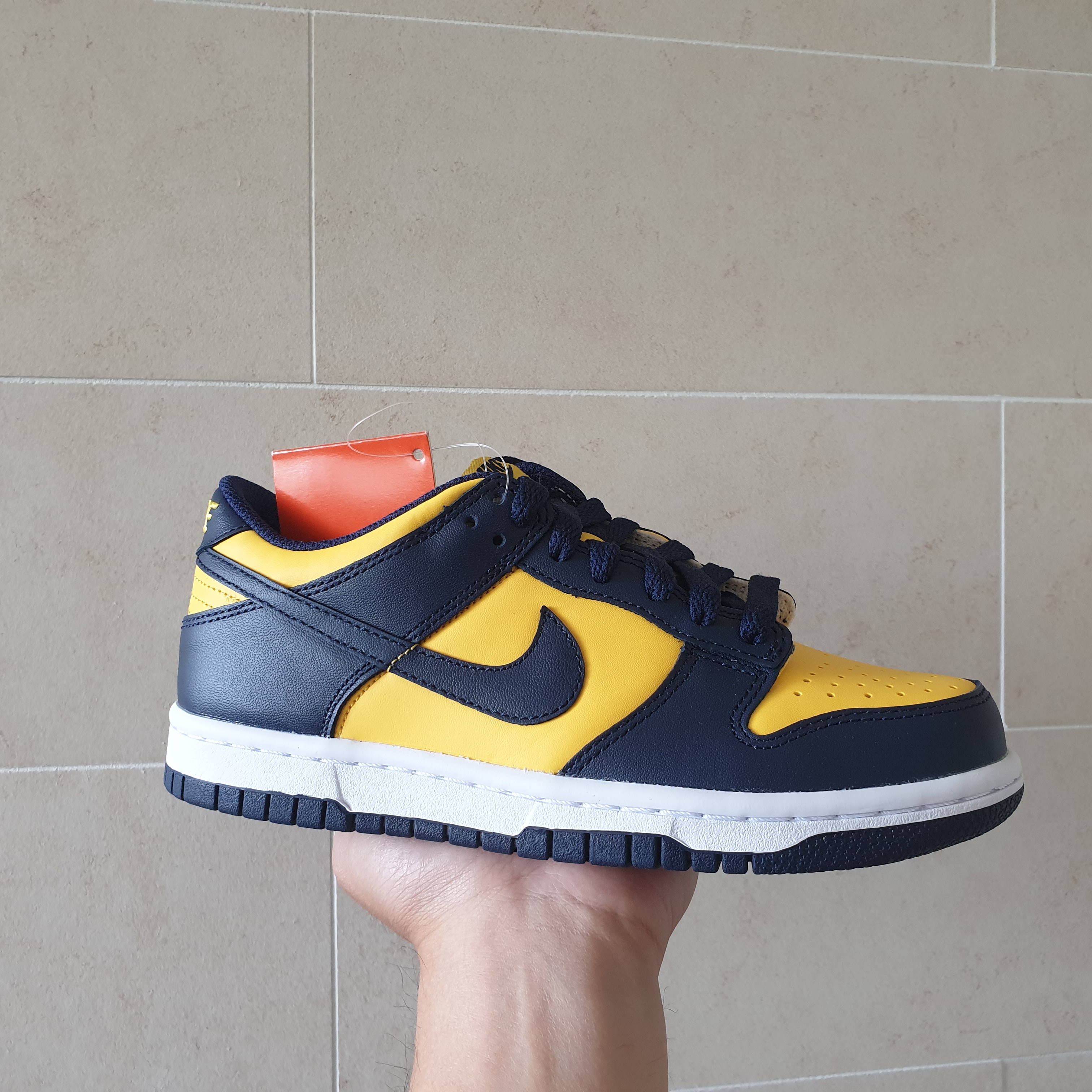 (GS) Nike Dunk Low Varsity Maize 착용 스타일