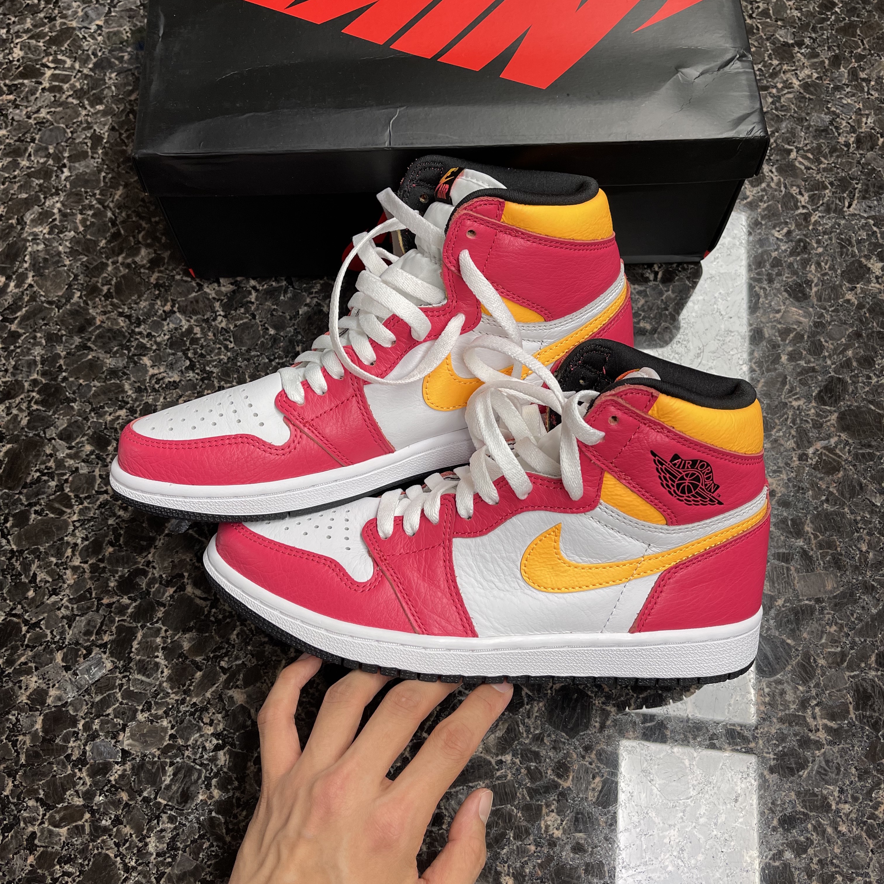 Jordan 1 Retro High OG Light Fusion Red 착용 스타일