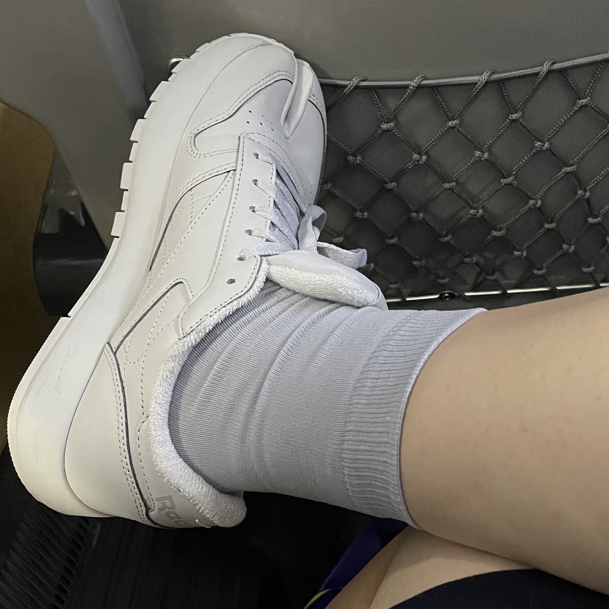 Reebok x Maison Margiela Classic Leather Tabi Shoes Grey 착용 스타일