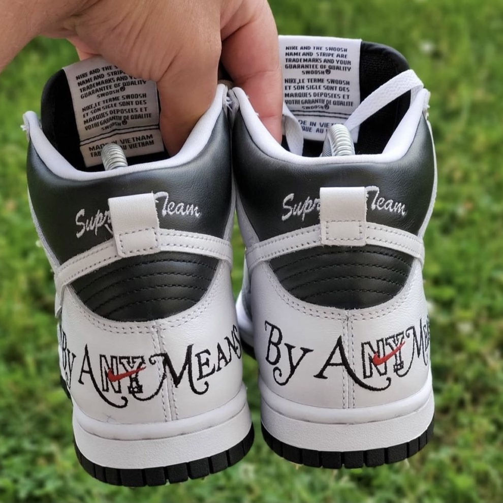 Nike x Supreme SB Dunk Low Black 착용 스타일 - 5
