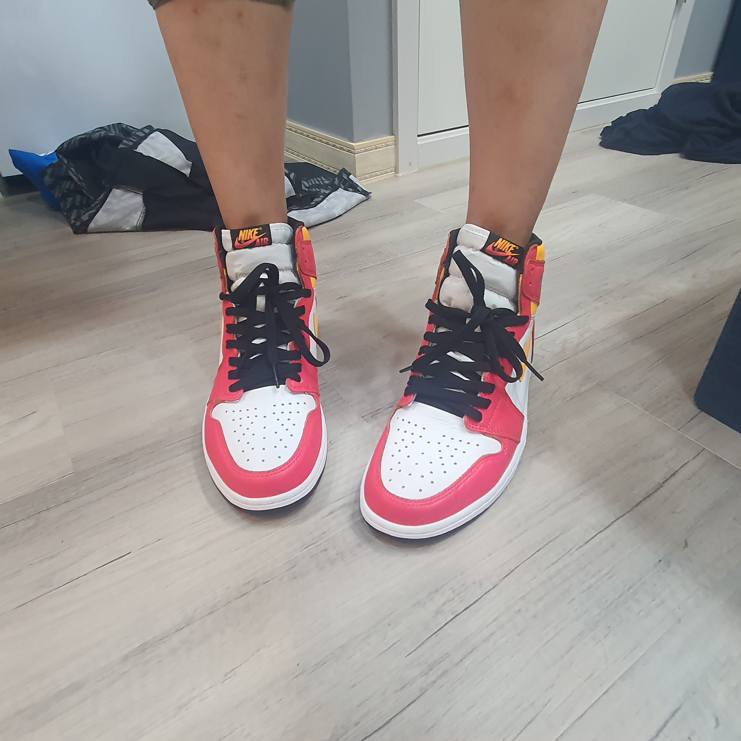 Jordan 1 Retro High OG Light Fusion Red 착용 스타일