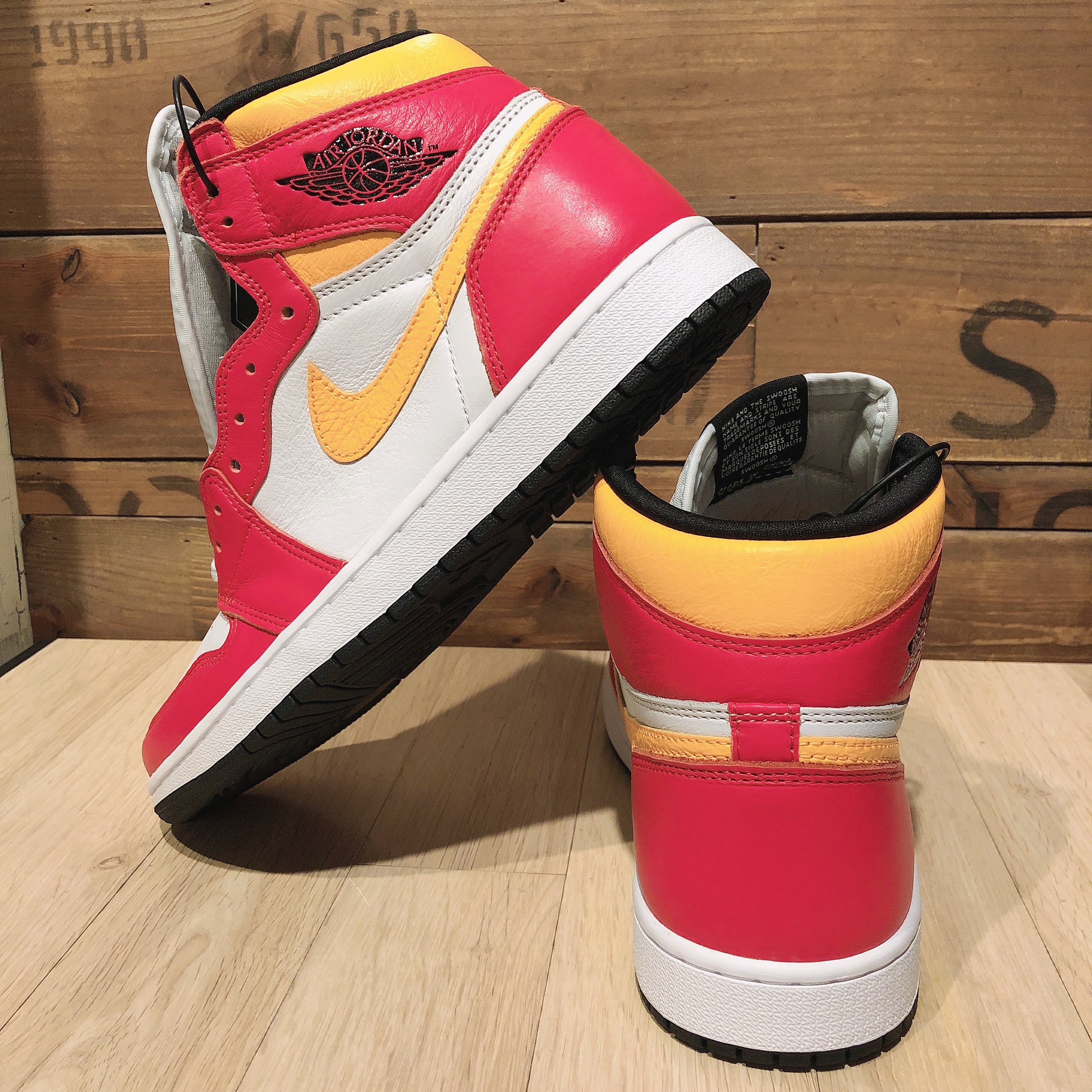 Jordan 1 Retro High OG Light Fusion Red 착용 스타일 - 3