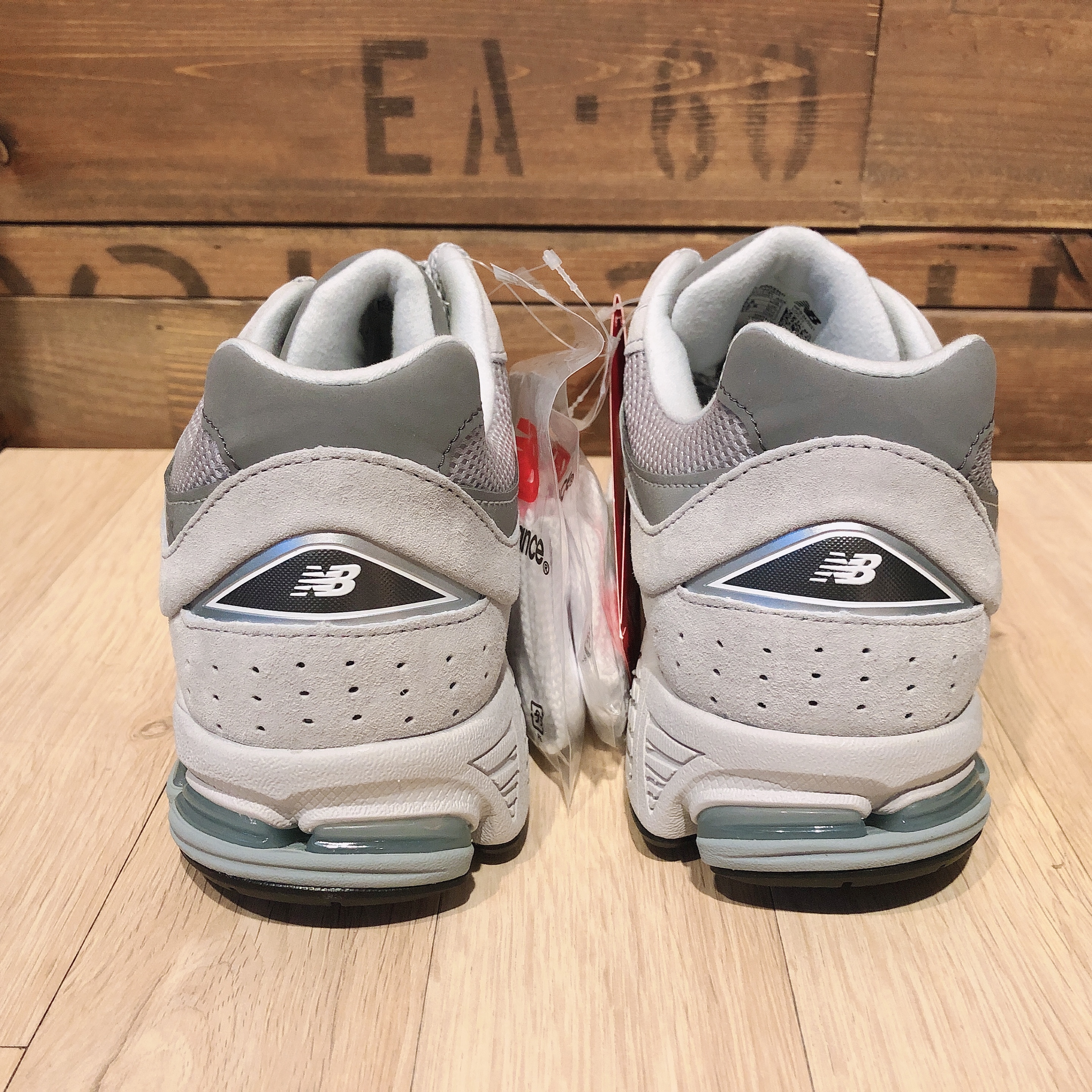 New Balance 2002R T2 Gray 착용 스타일 - 2