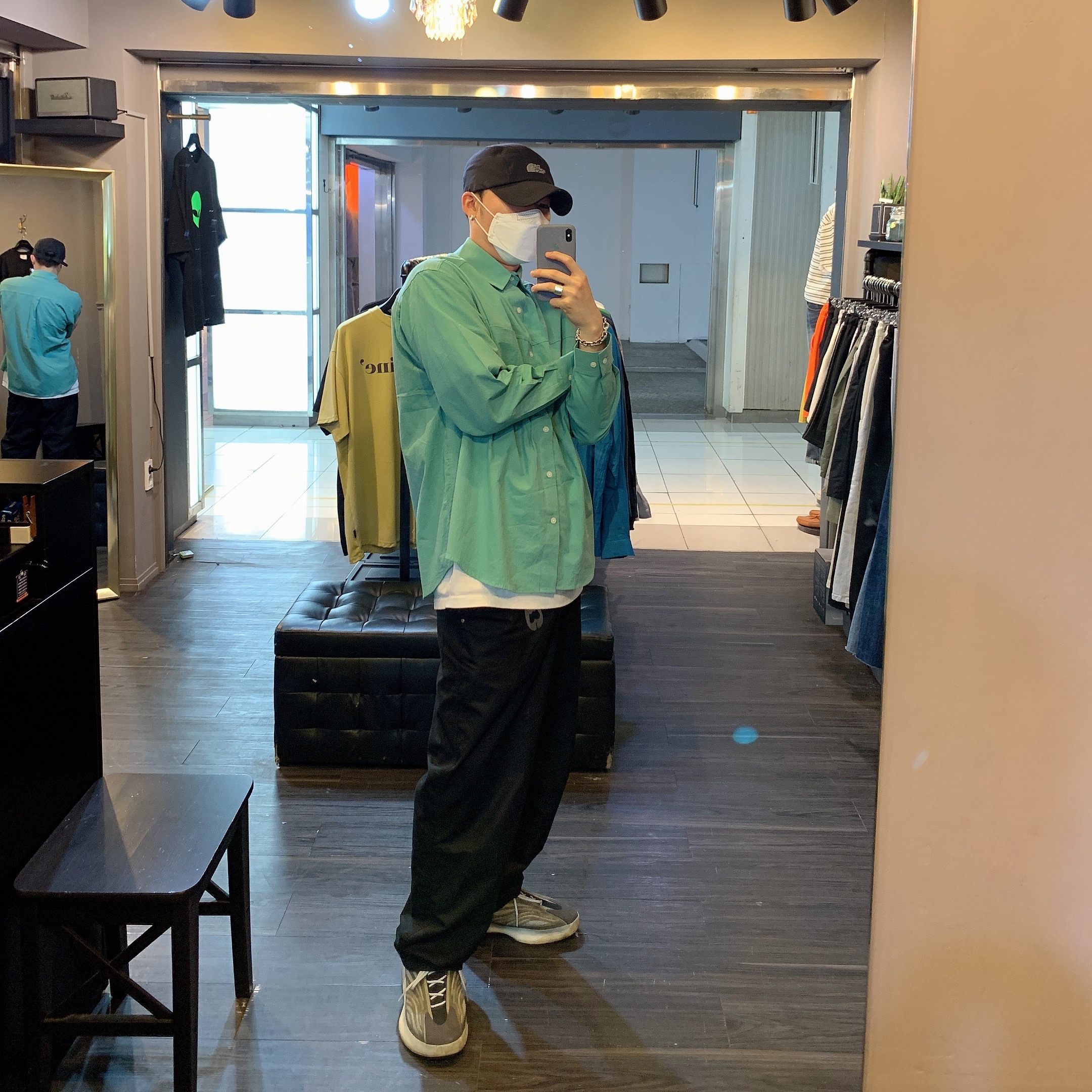 Adidas Yeezy QNTM Barium 착용 스타일 - 4