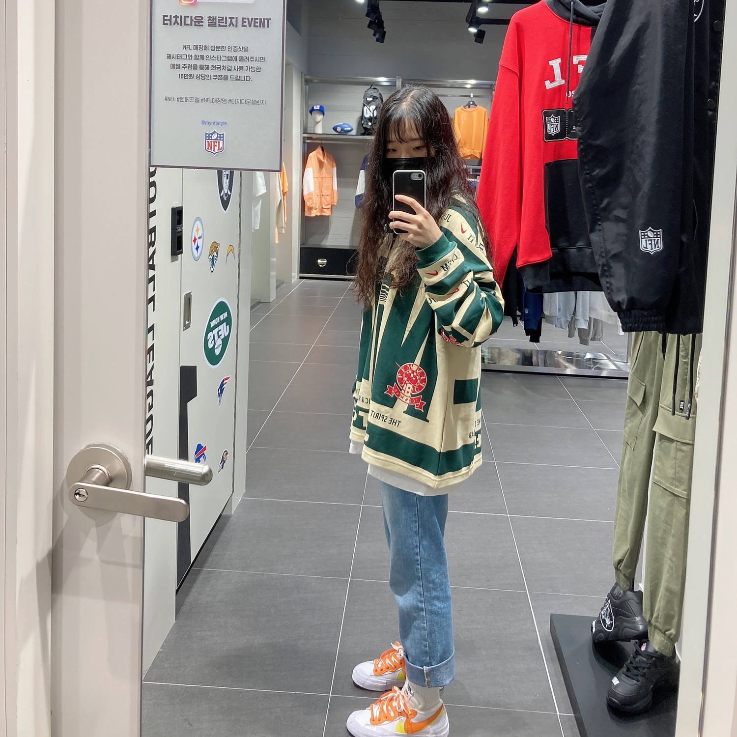 Nike x Sacai Blazer Low Magma Orange, Nike x Cactus Plant Flea Market Long Sleeve Polo Natural - Asia 착용 스타일