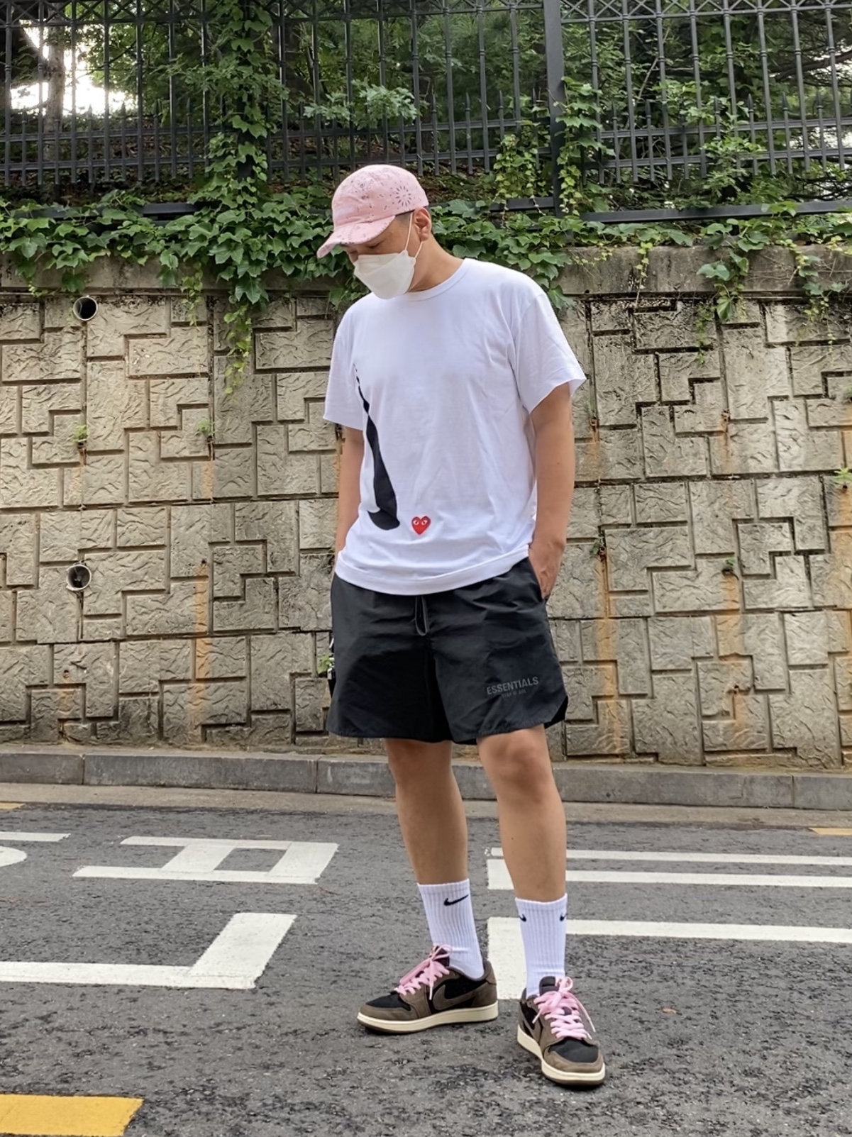 Supreme Bandana Camp Cap Pink - 21SS, Play Comme des Garcons x Nike T-Shirt White 착용 스타일