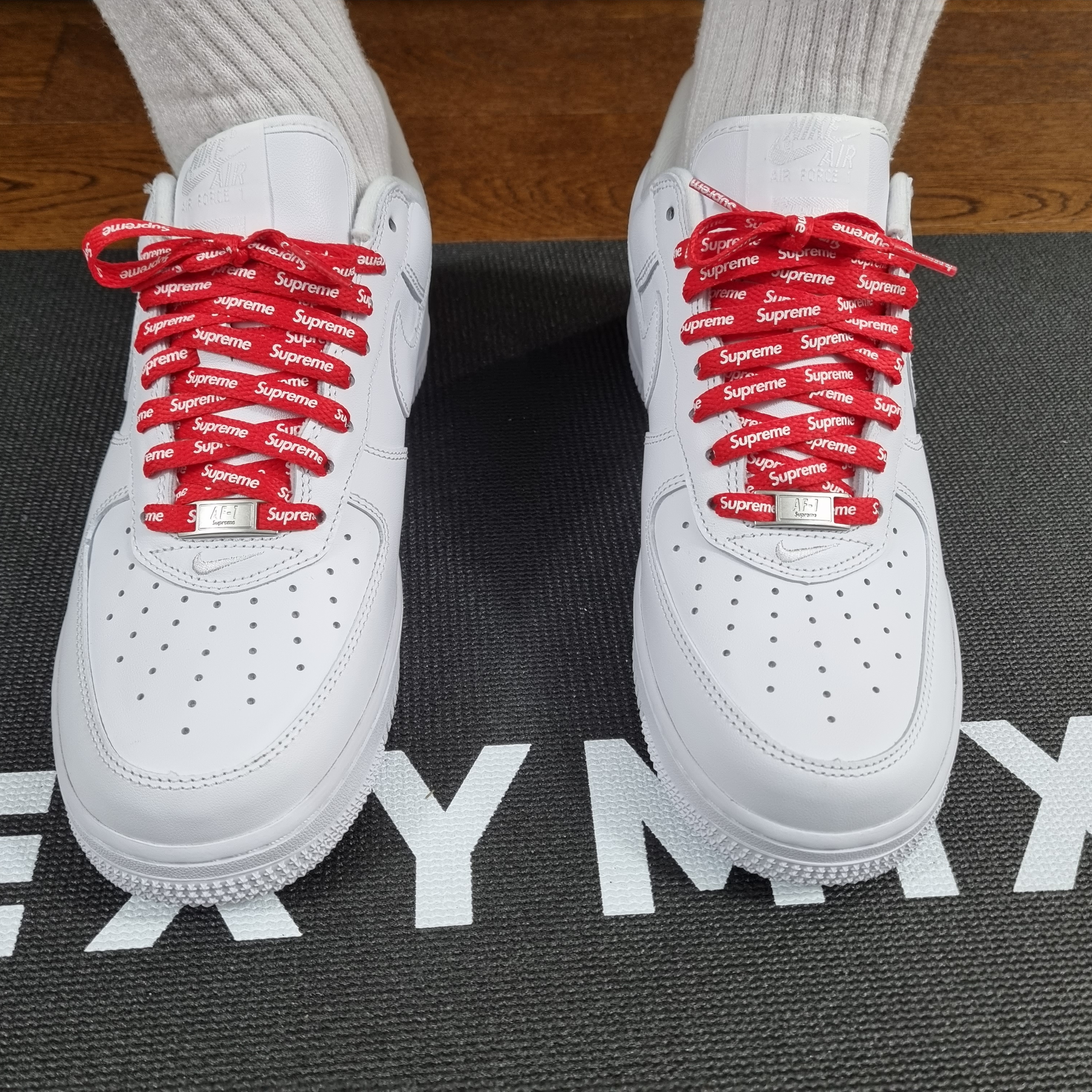 Nike x Supreme Air Force 1 Low White 착용 스타일