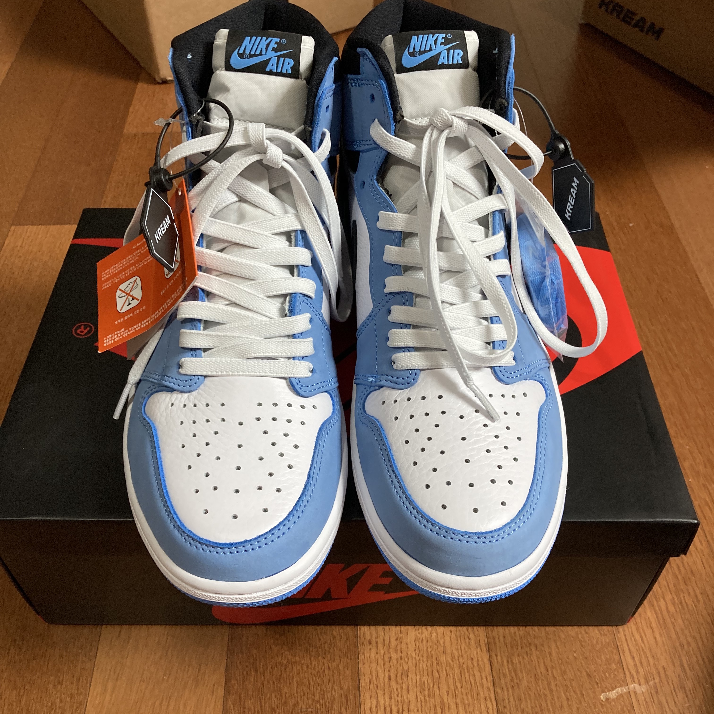 Jordan 1 Retro High OG University Blue 착용 스타일