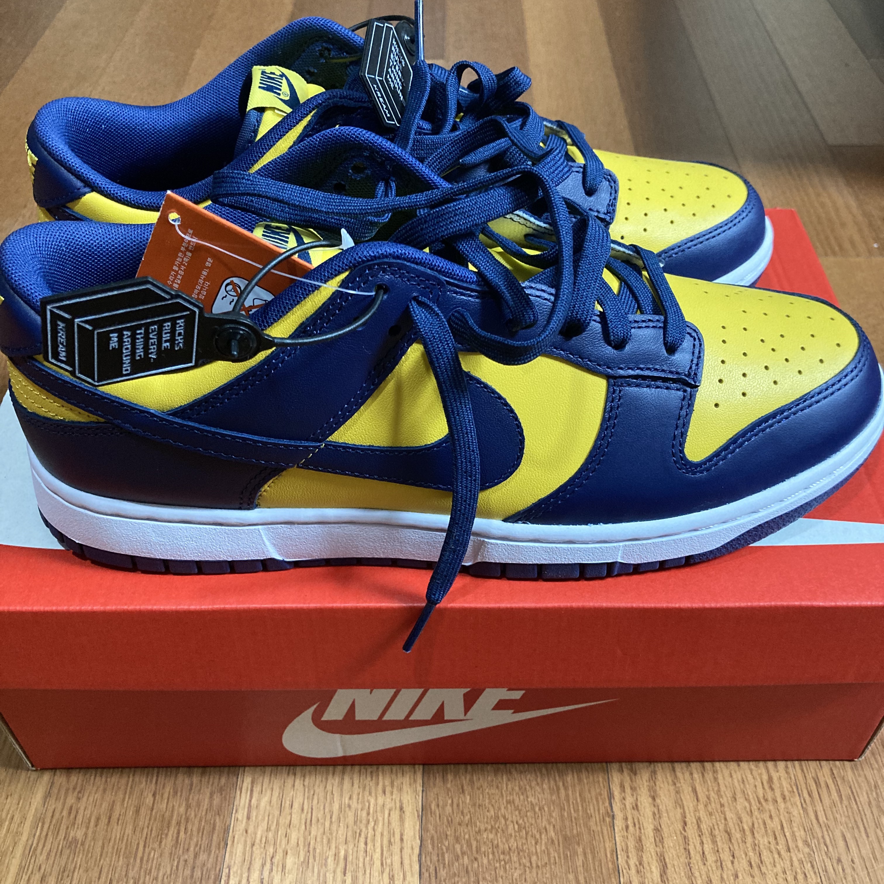 Nike Dunk Low Retro Varsity Maize 착용 스타일