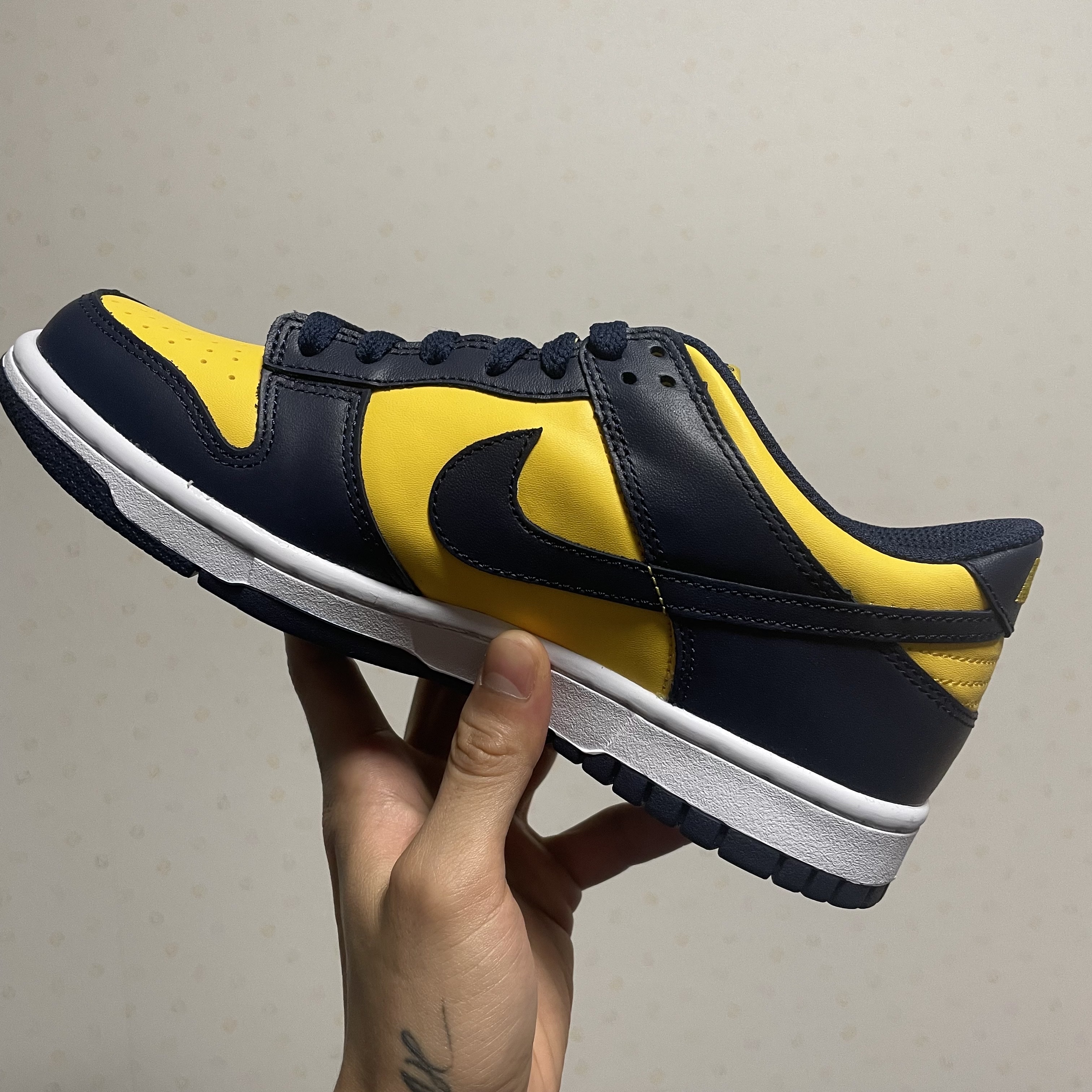 (GS) Nike Dunk Low Varsity Maize 착용 스타일