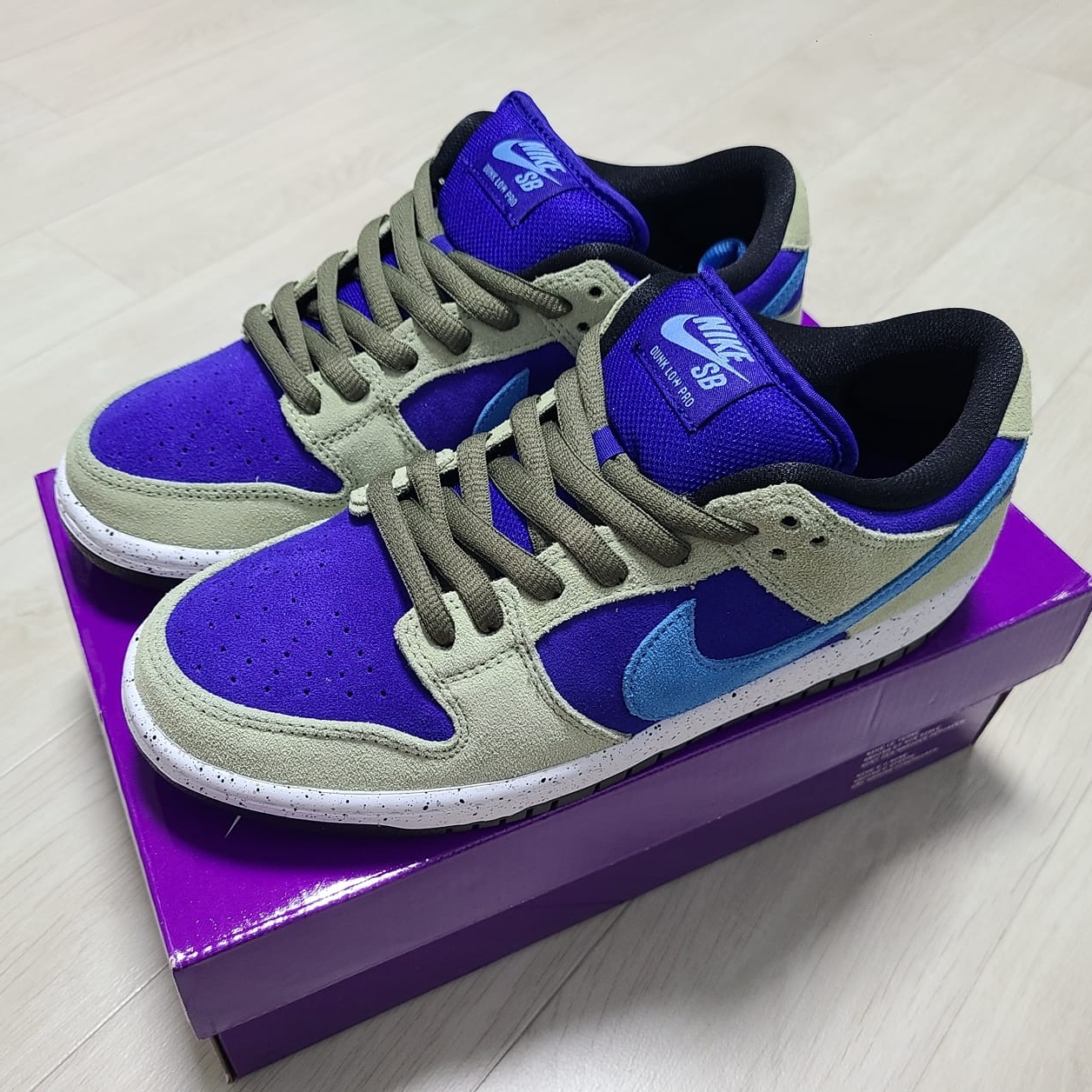 Nike SB Dunk Low Pro Celadon 착용 스타일 - 2