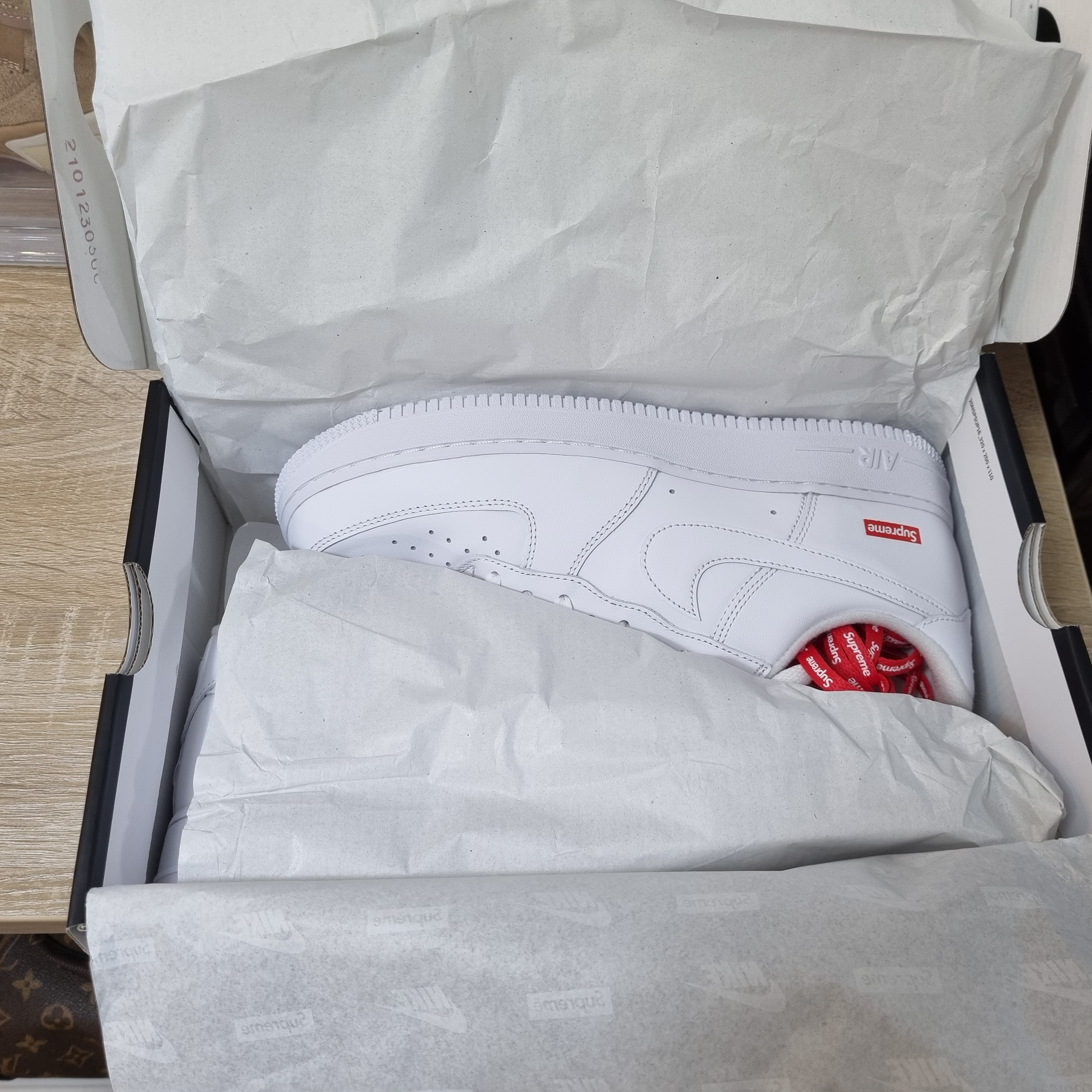 Nike x Supreme Air Force 1 Low White 착용 스타일