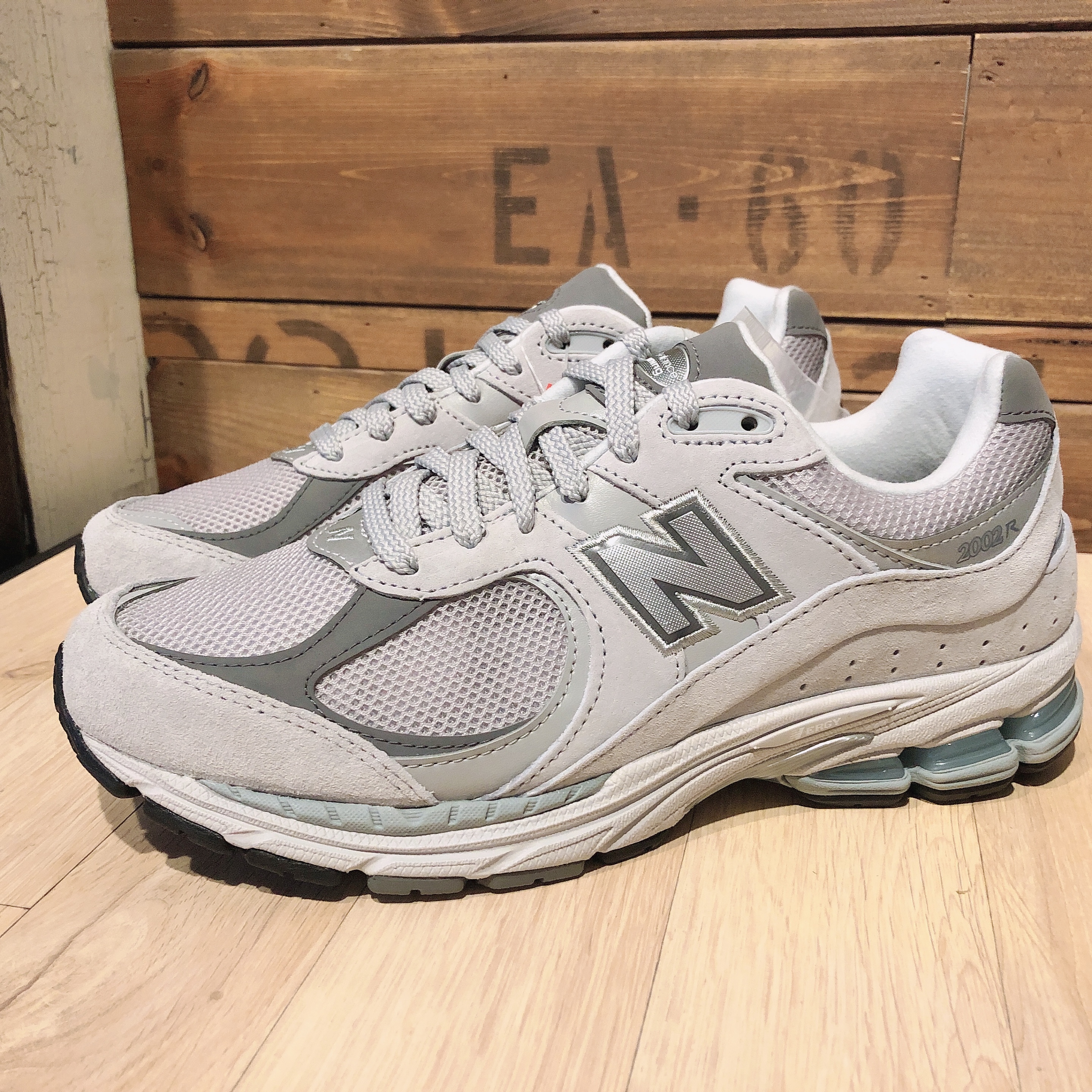 New Balance 2002R T2 Gray 착용 스타일 - 1