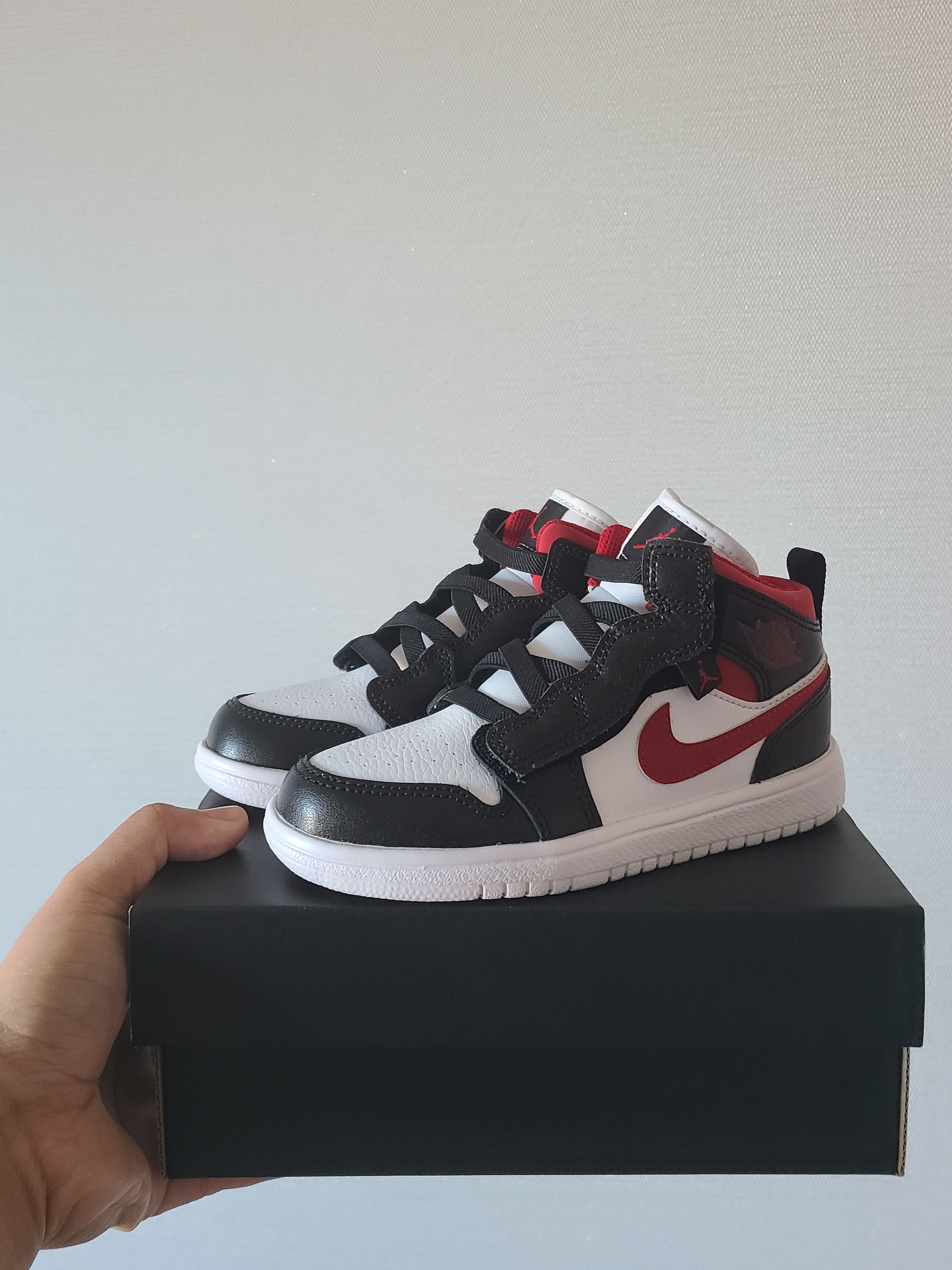 (TD) Jordan 1 Mid Alt Gym Red Black White 착용 스타일 - 1