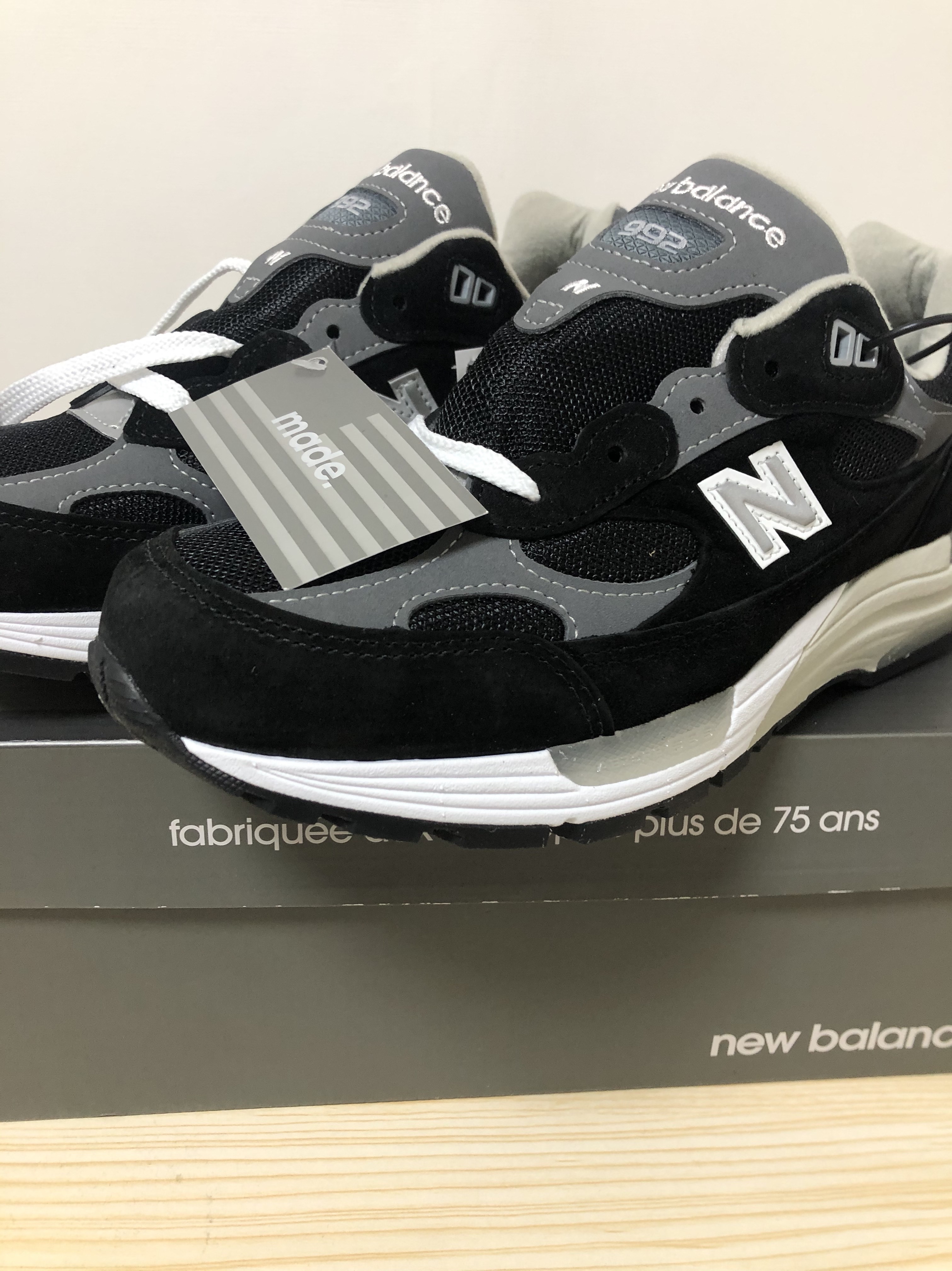 New Balance 992 Made in USA Black Grey 착용 스타일 - 1