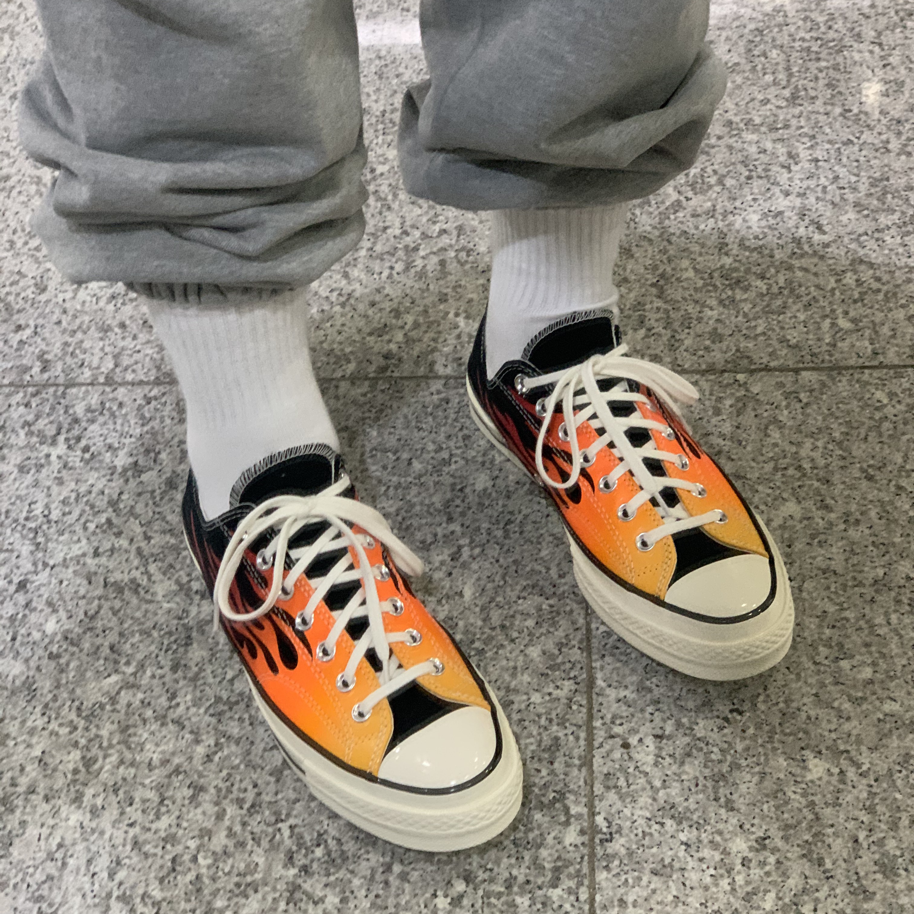Converse Chuck 70 Ox Archive Print Flames Black 착용 스타일