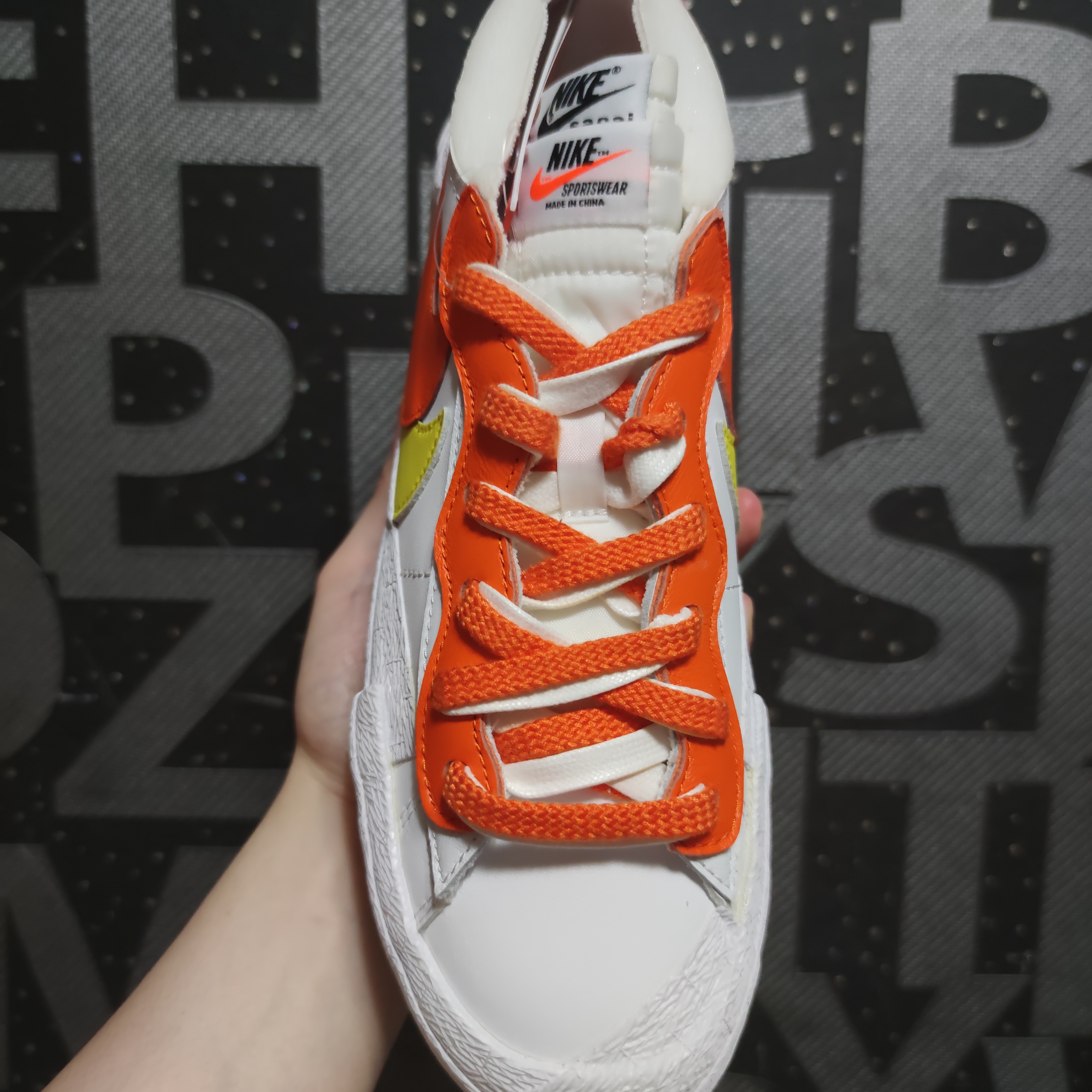 Nike x Sacai Blazer Low Magma Orange 착용 스타일 - 2