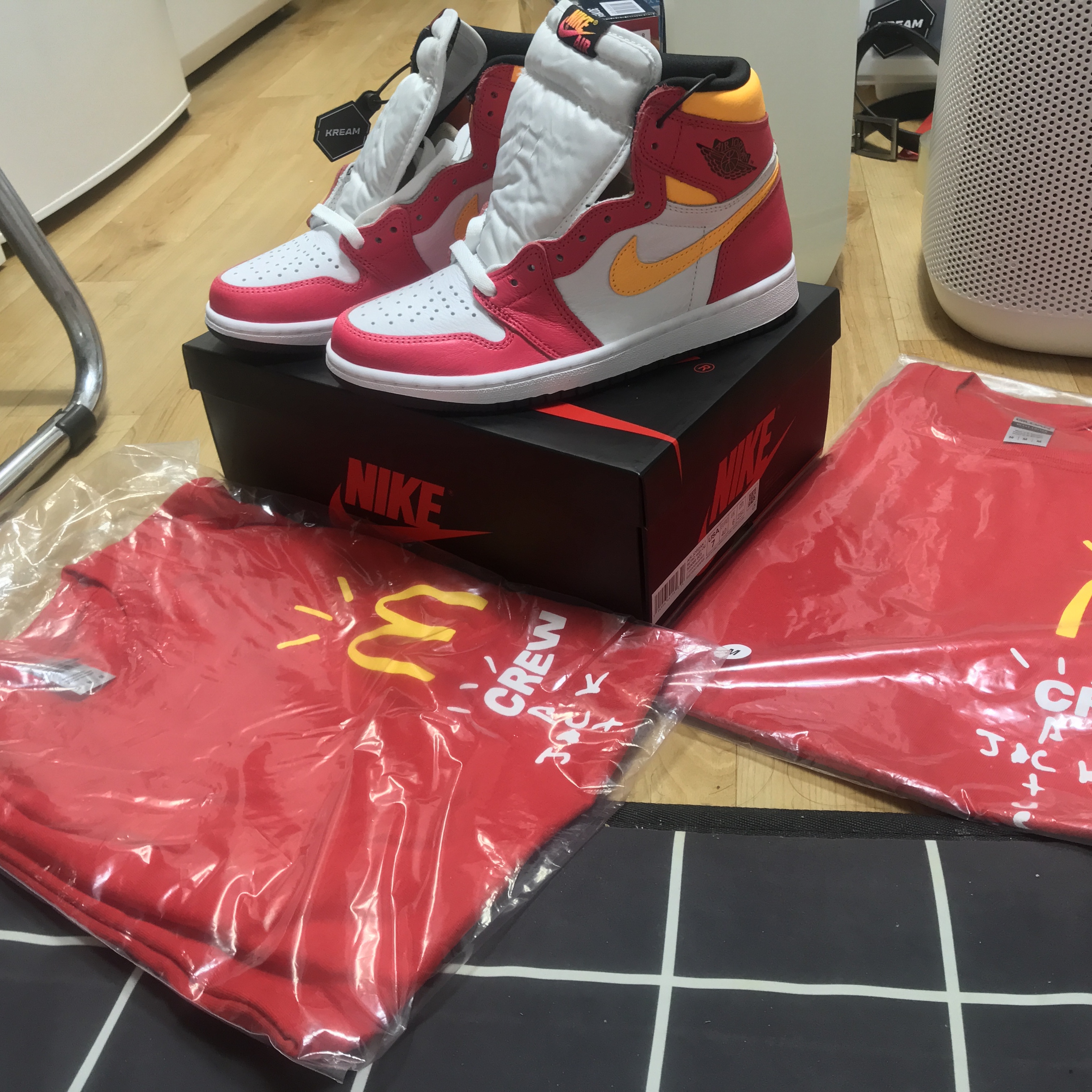 Jordan 1 Retro High OG Light Fusion Red 착용 스타일 - 3