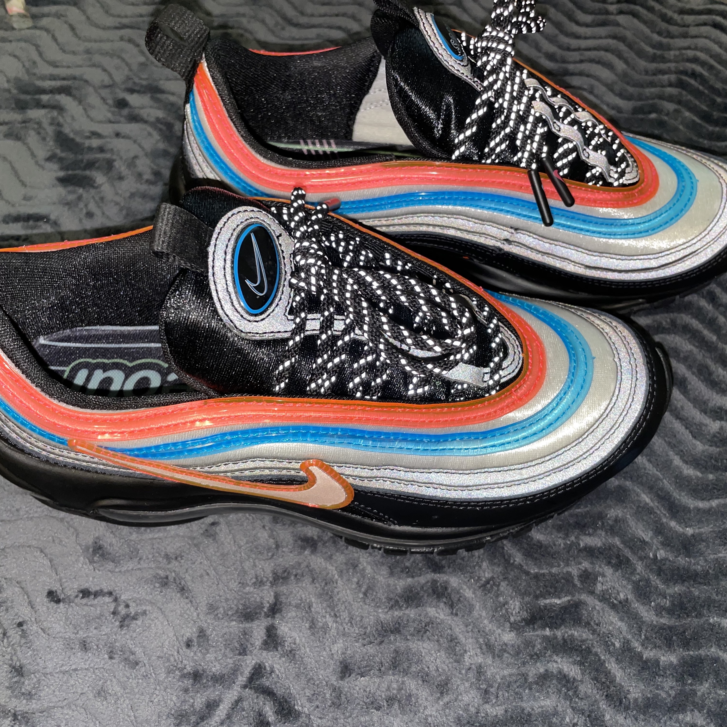Nike Air Max 97 Neon Seoul 착용 스타일 - 2