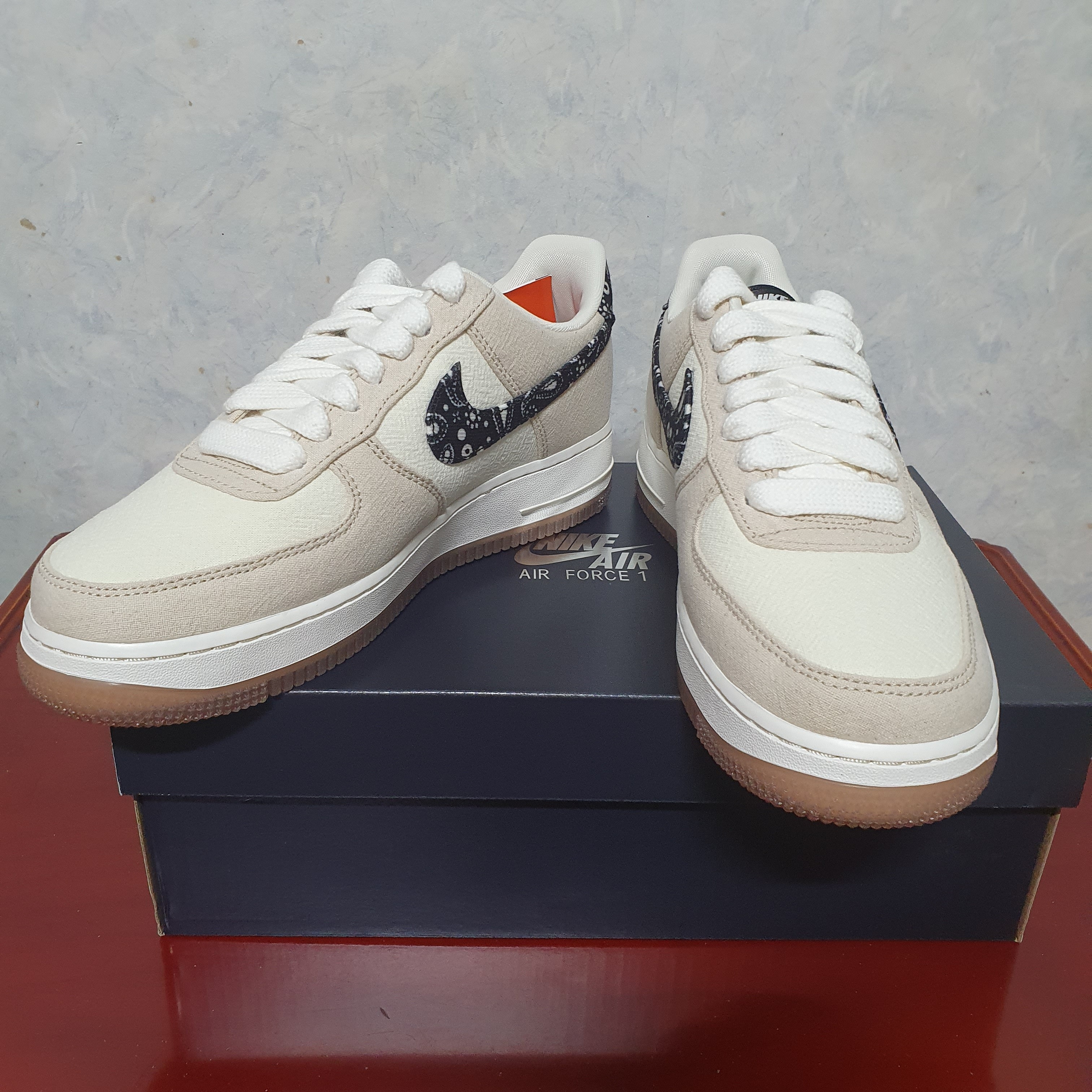 Nike Air Force 1 '07 LV8 Paisley Swoosh 착용 스타일 - 1