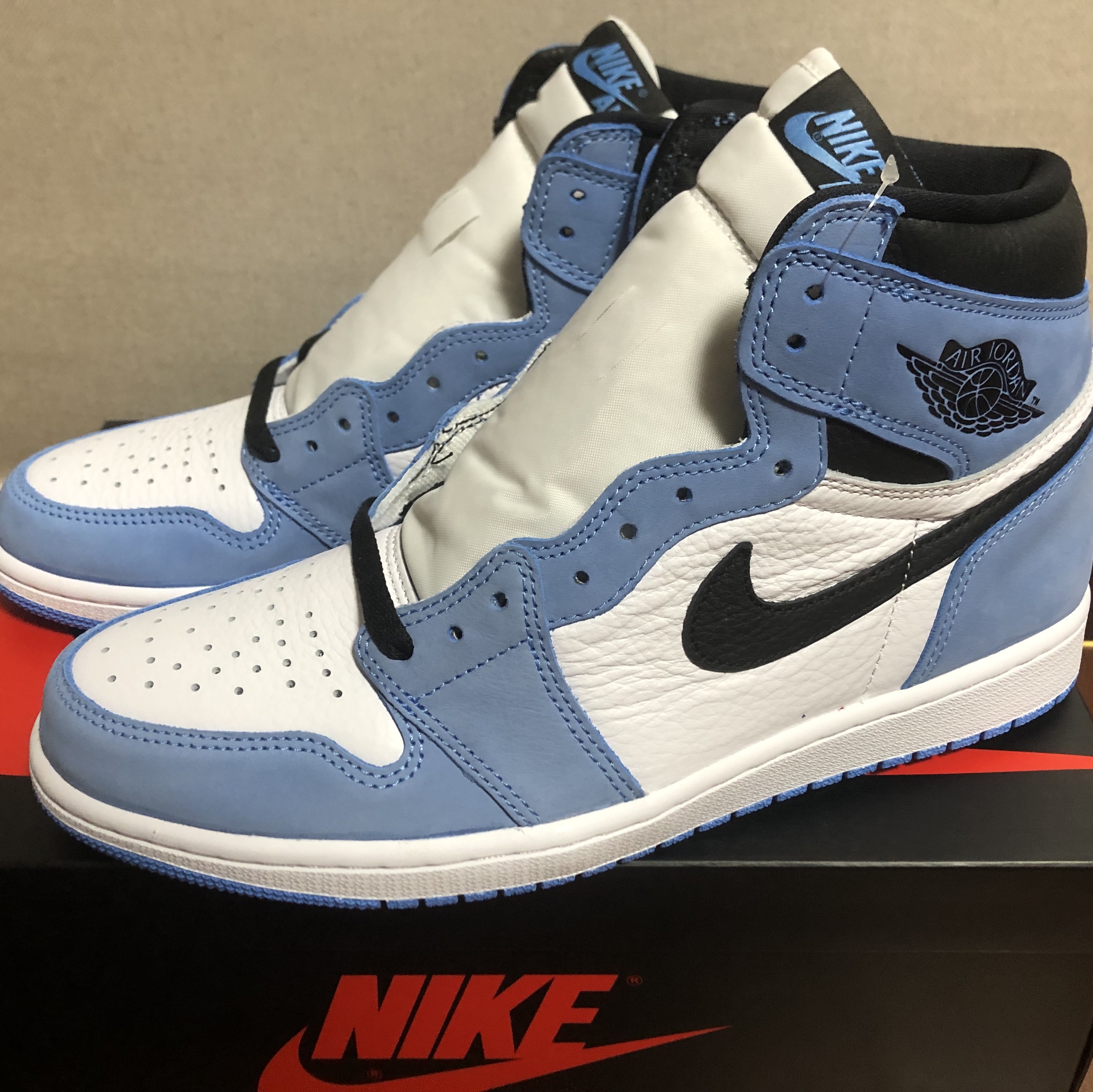 Jordan 1 Low Hyper Royal Orange Peel, Jordan 1 Retro High OG University Blue 착용 스타일 - 3